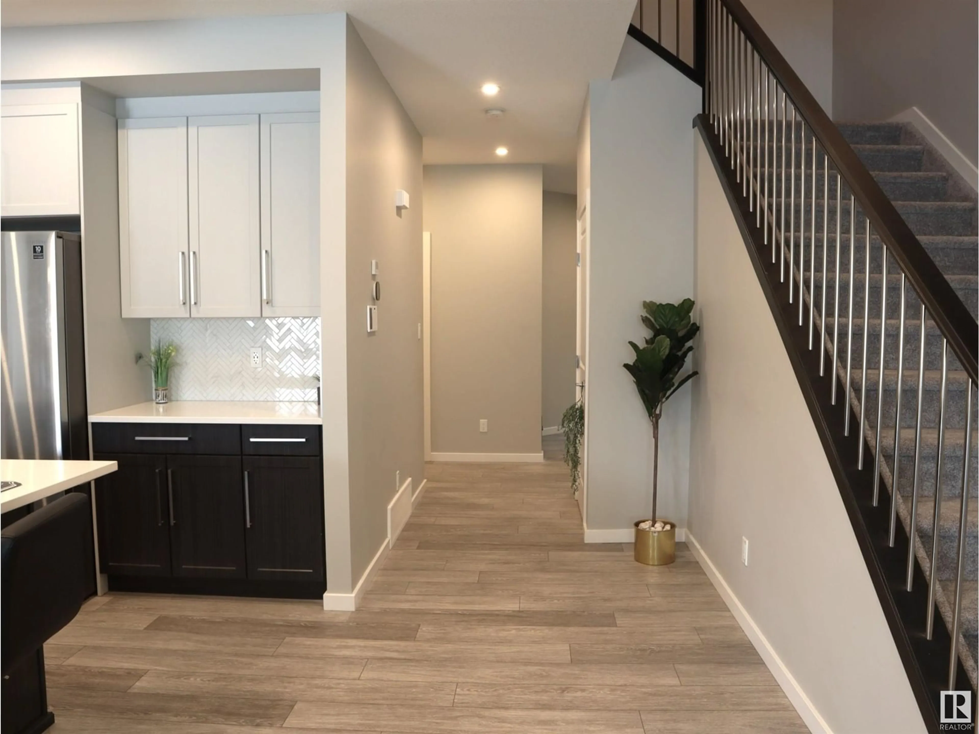 Indoor entryway for SW - 523 35 ST, Edmonton Alberta T6X2W6