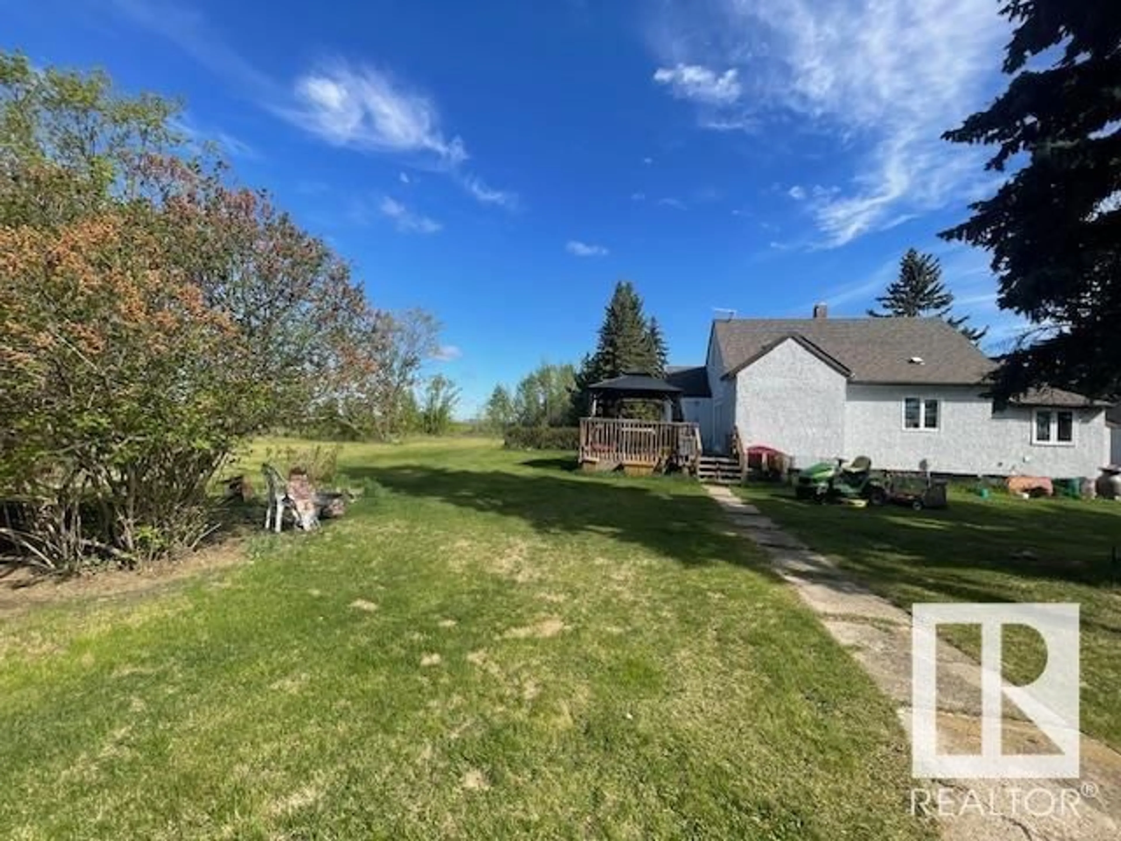 A pic from outside/outdoor area/front of a property/back of a property/a pic from drone, street for 555049 RANGE ROAD 170, Rural Lamont County Alberta T0V0C0