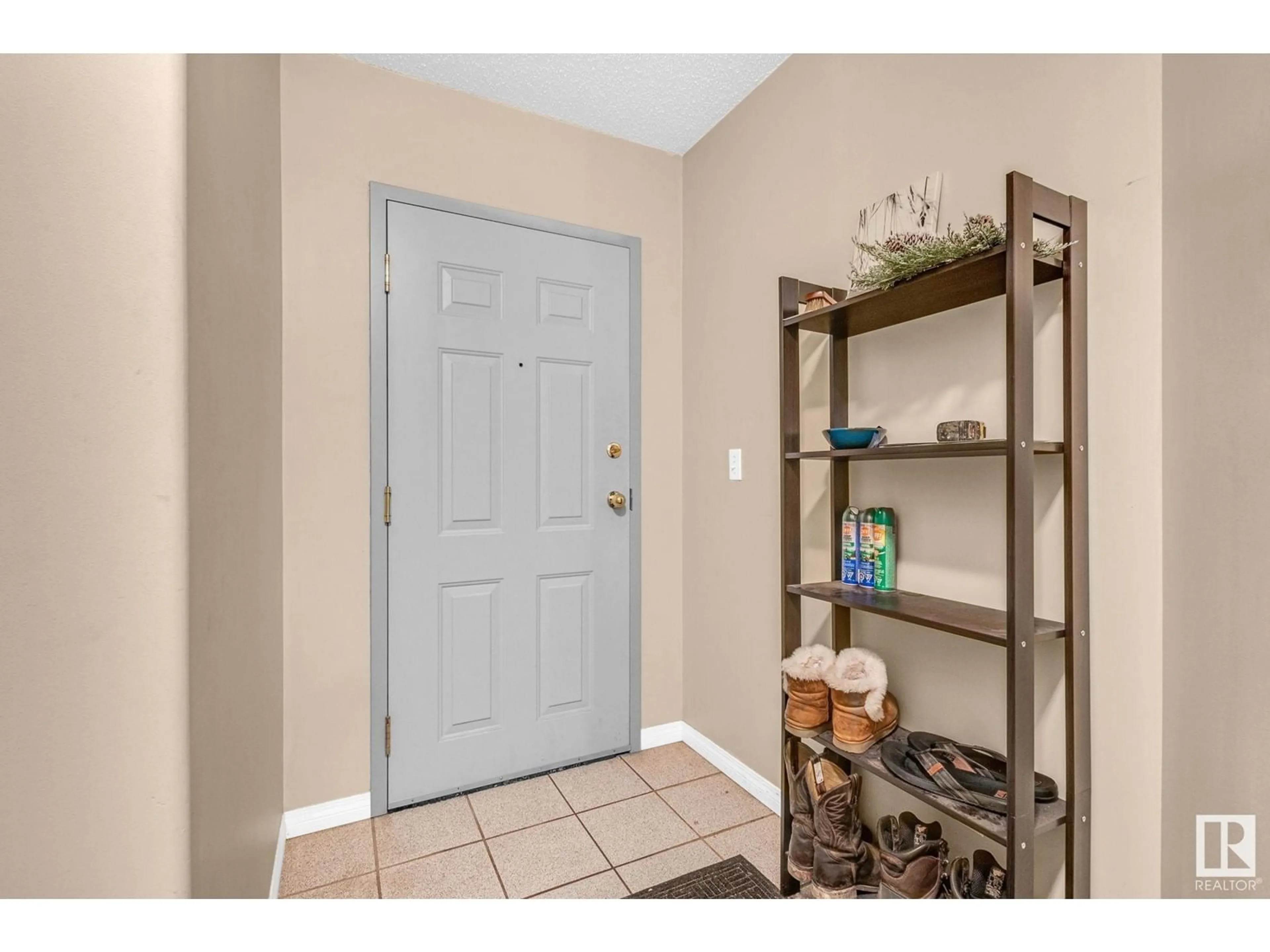 Indoor entryway for 411 - 9932 100 AV, Fort Saskatchewan Alberta T8L4L2