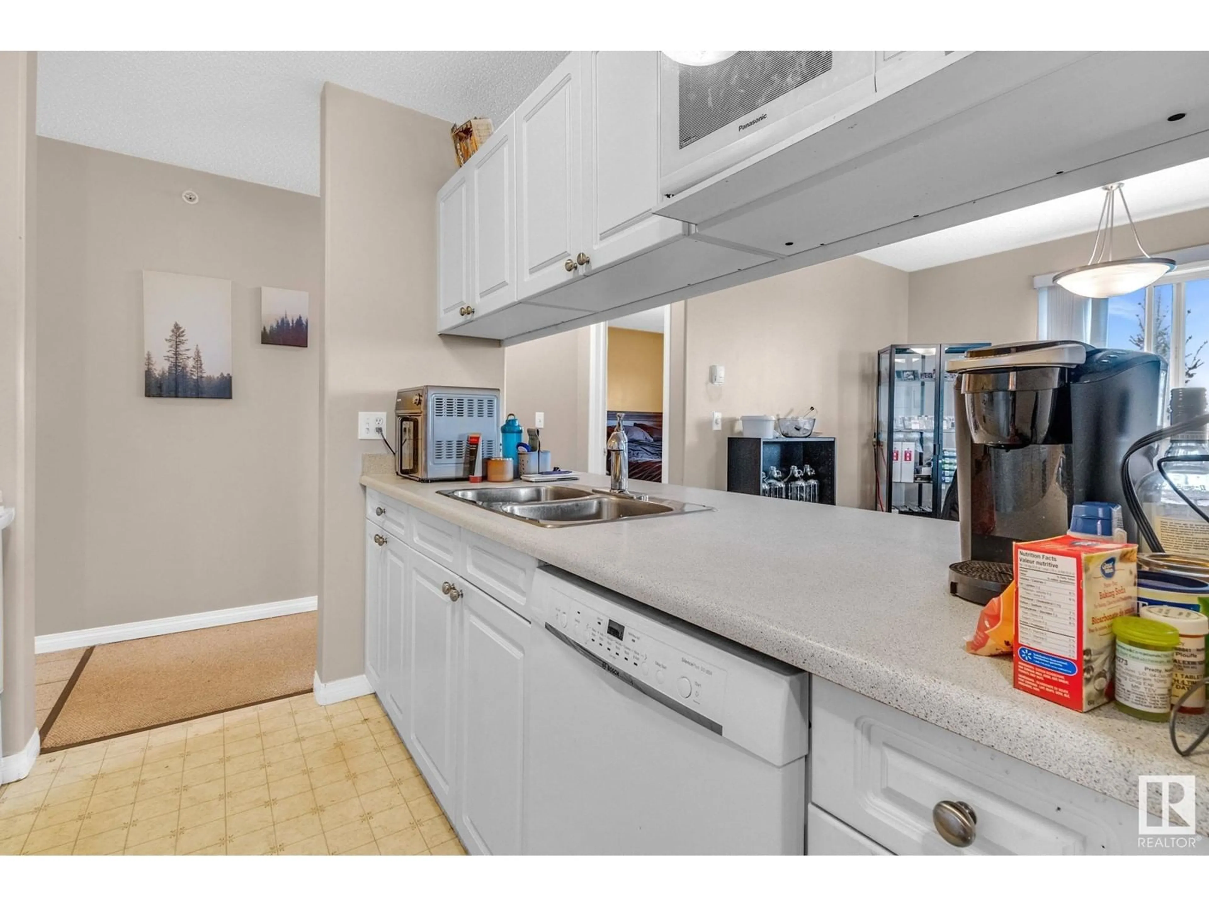 Standard kitchen, unknown for 411 - 9932 100 AV, Fort Saskatchewan Alberta T8L4L2