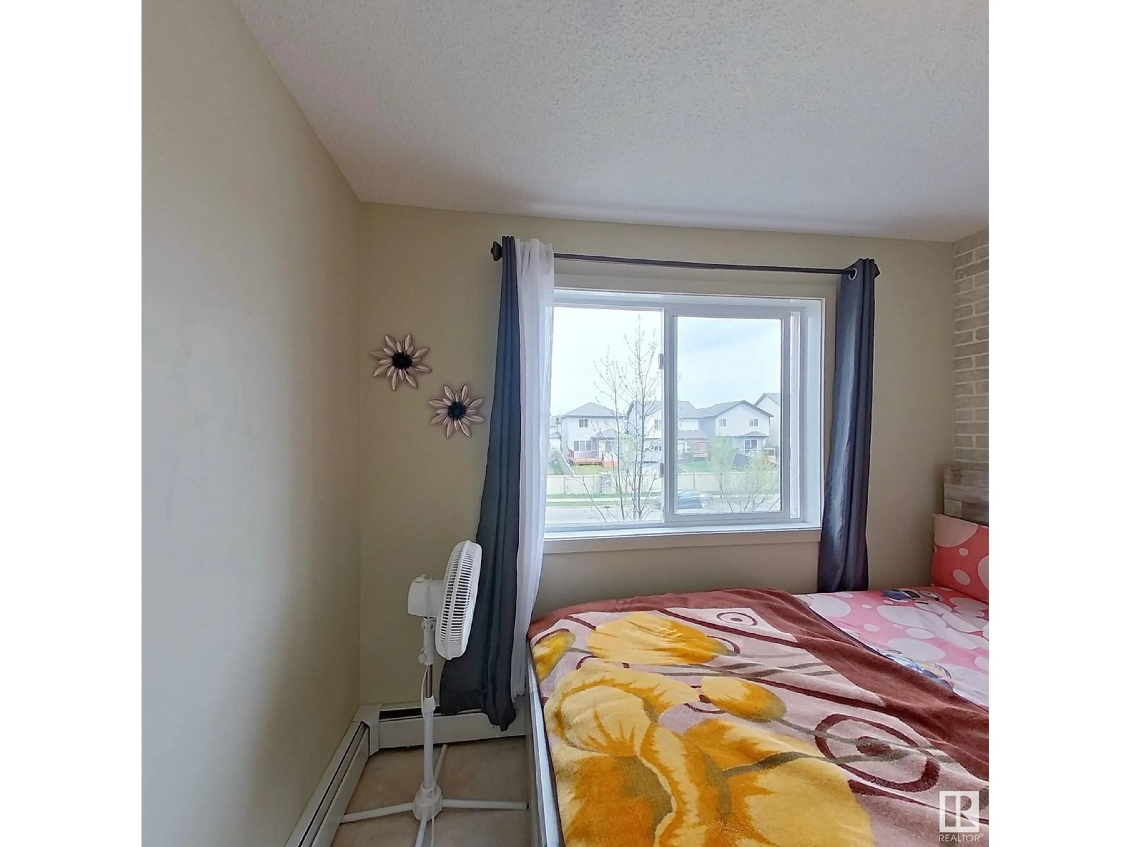 A pic of a room for 222 - 3357 16A AV, Edmonton Alberta T6J2J1