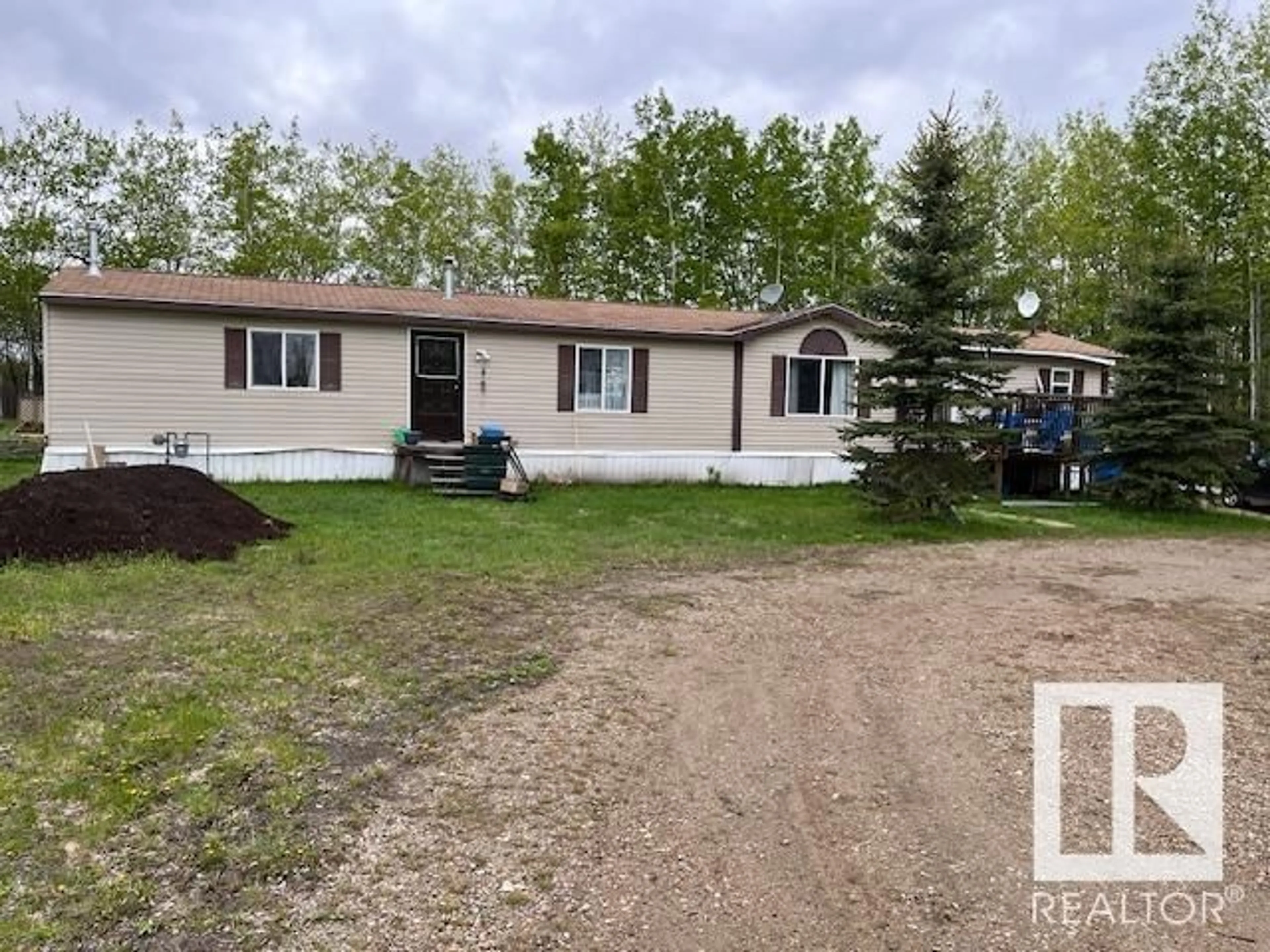 A pic from outside/outdoor area/front of a property/back of a property/a pic from drone, unknown for 5005 54 AVE, Glendon Alberta T0A1P0