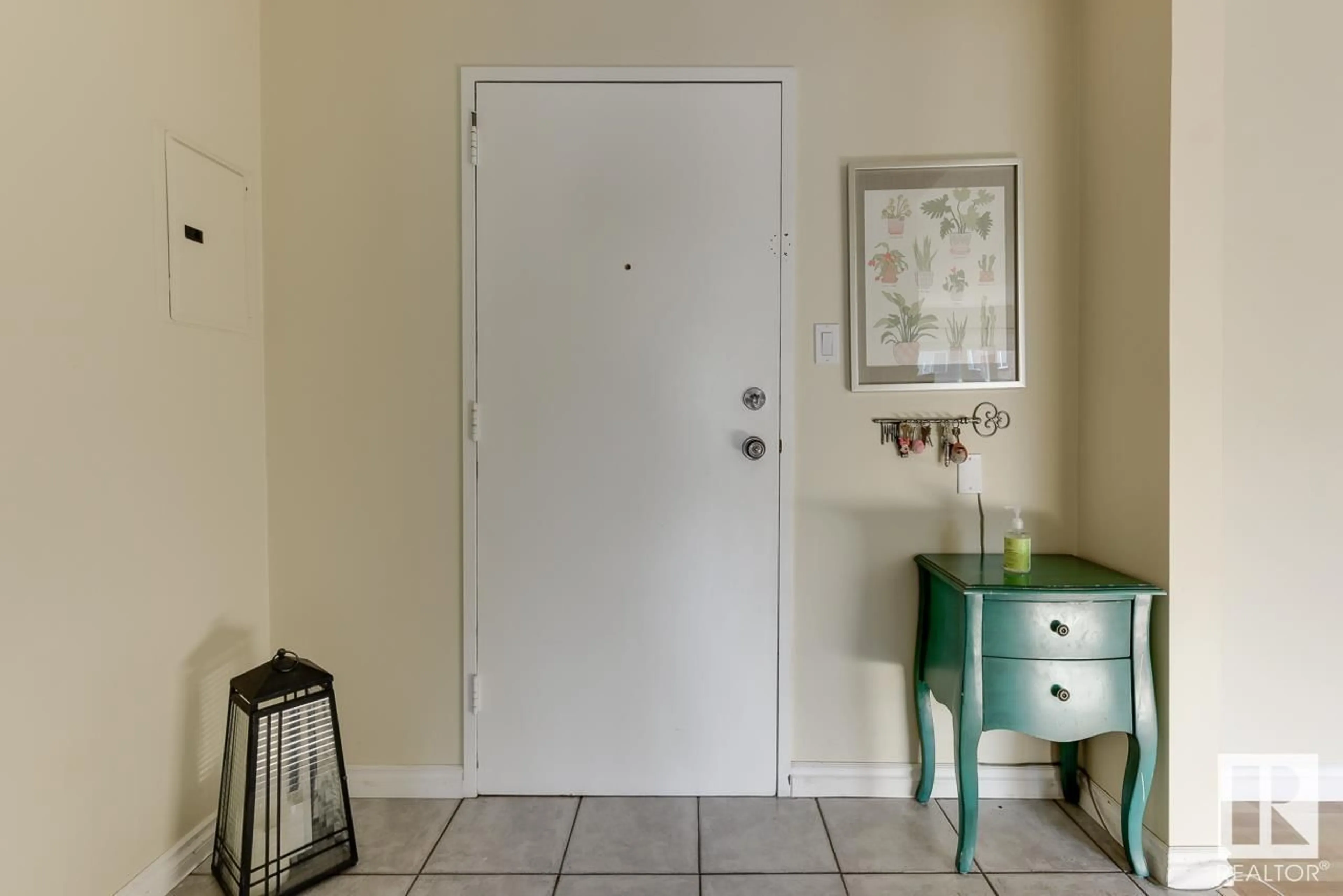 Indoor entryway for 206 - 11455 41 AV, Edmonton Alberta T6J0T9