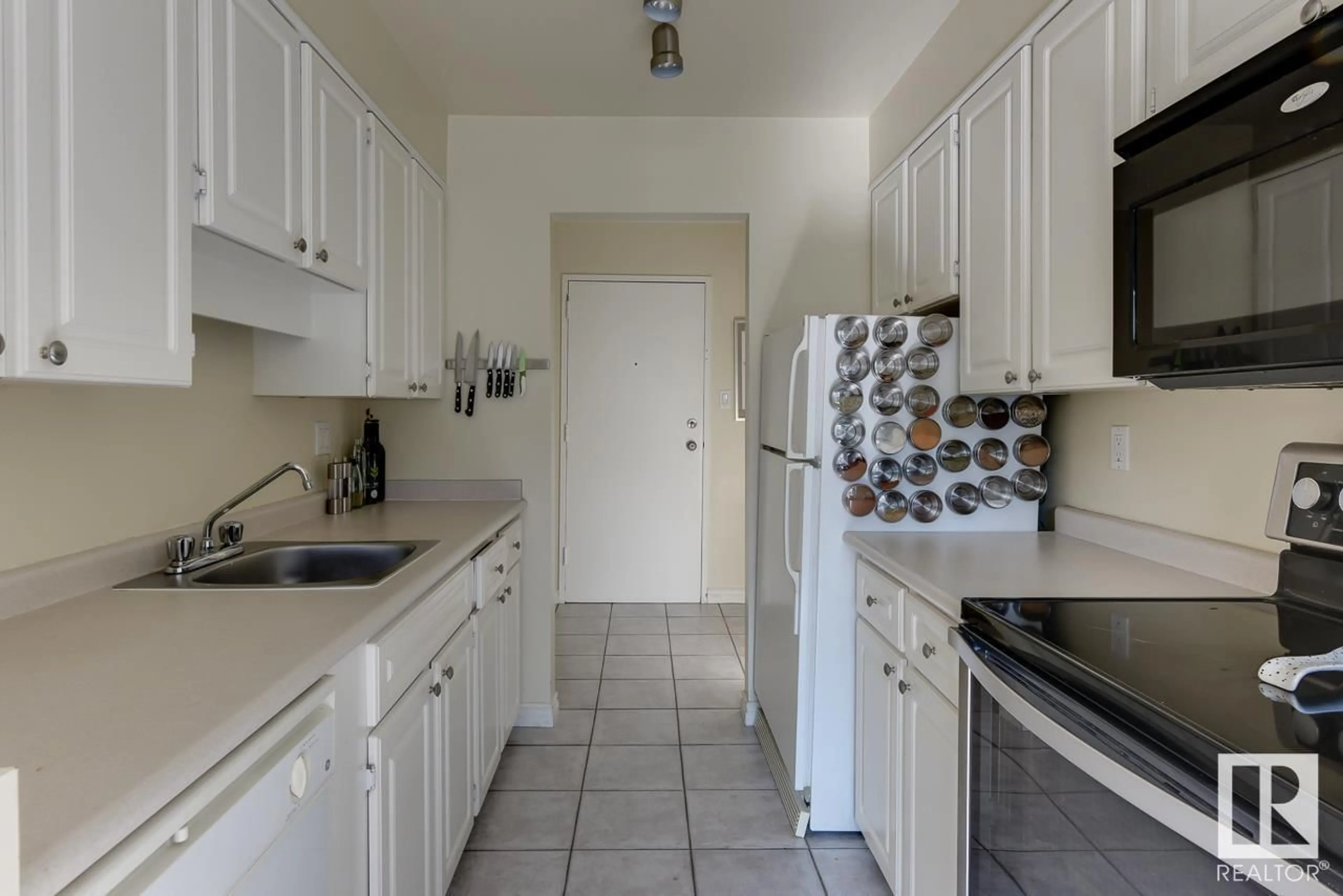 Standard kitchen, ceramic/tile floor for 206 - 11455 41 AV, Edmonton Alberta T6J0T9