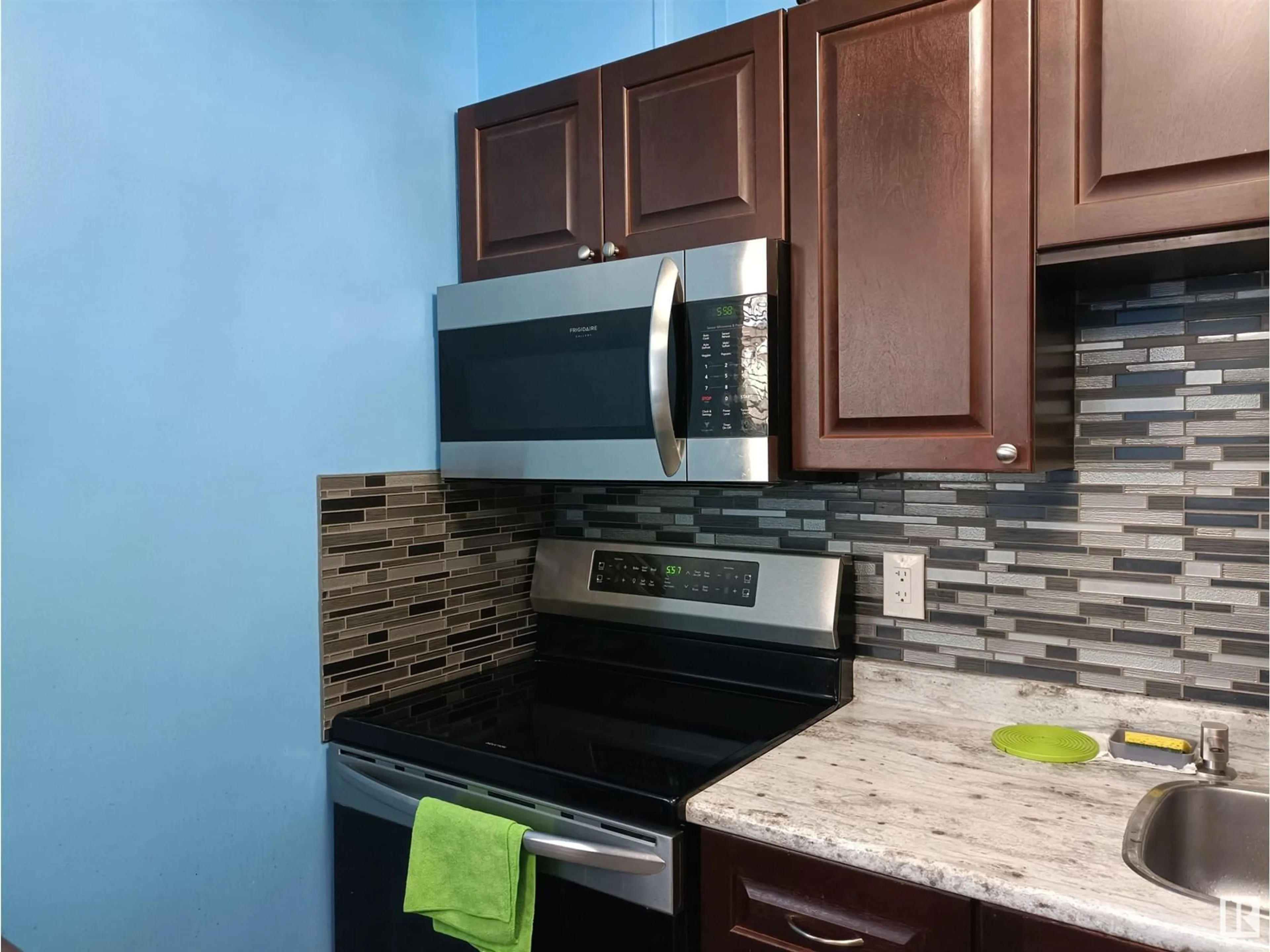 Standard kitchen, ceramic/tile floor for 88 HABITAT CR, Edmonton Alberta T5A2X7