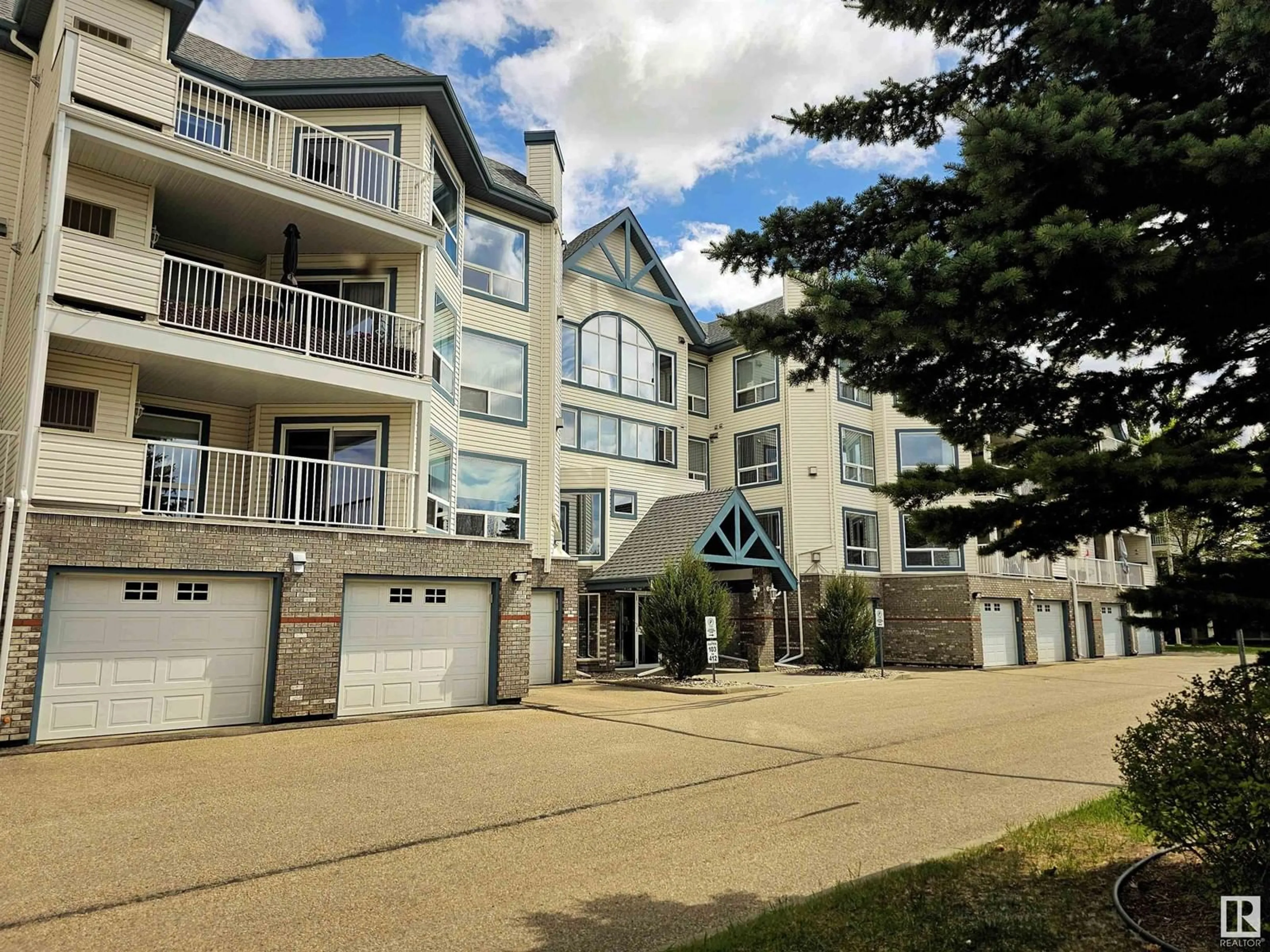 A pic from outside/outdoor area/front of a property/back of a property/a pic from drone, water/lake/river/ocean view for 311 ELDORADO DR, St. Albert Alberta T8N7G6