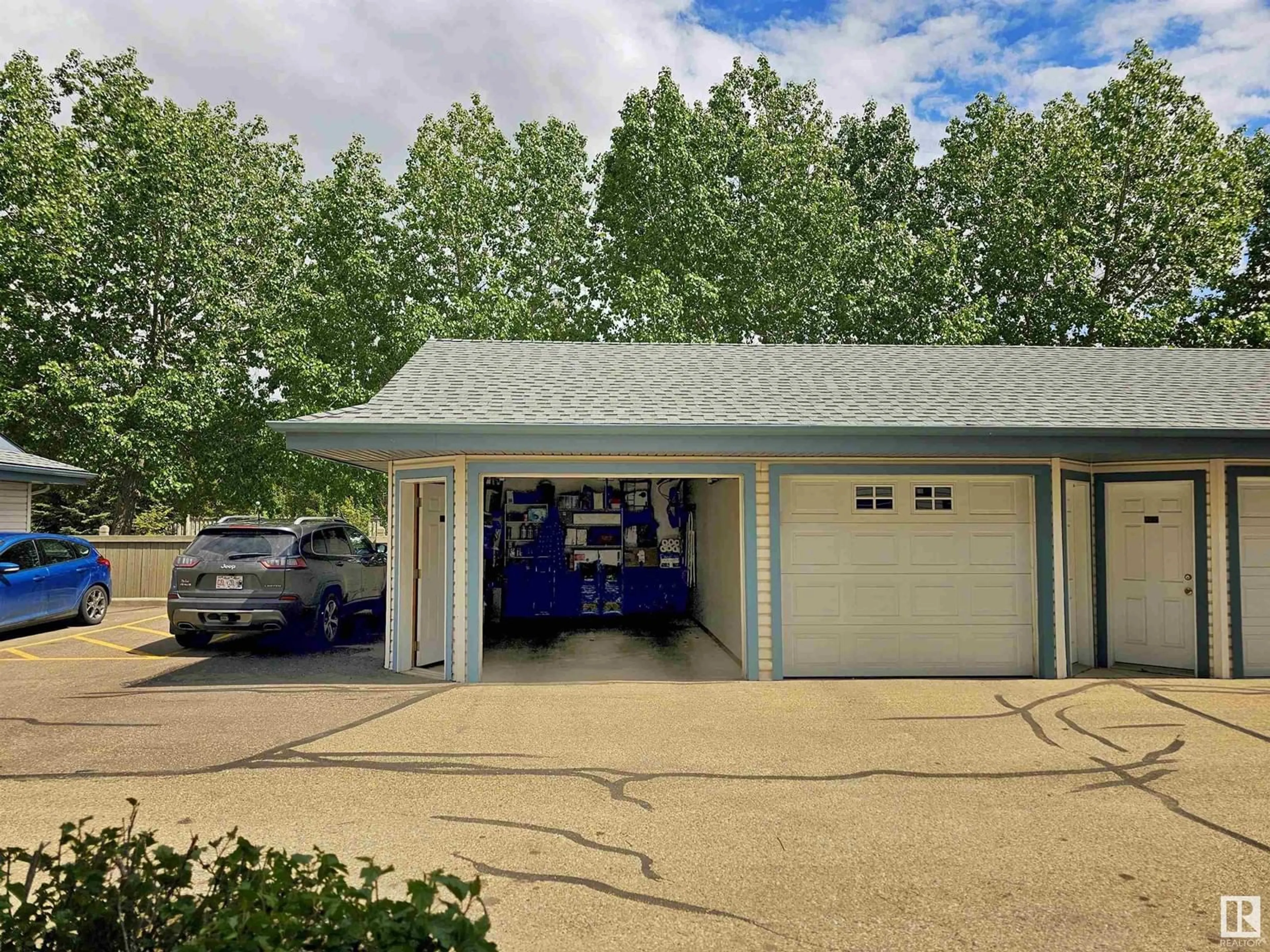 Indoor garage for 311 ELDORADO DR, St. Albert Alberta T8N7G6