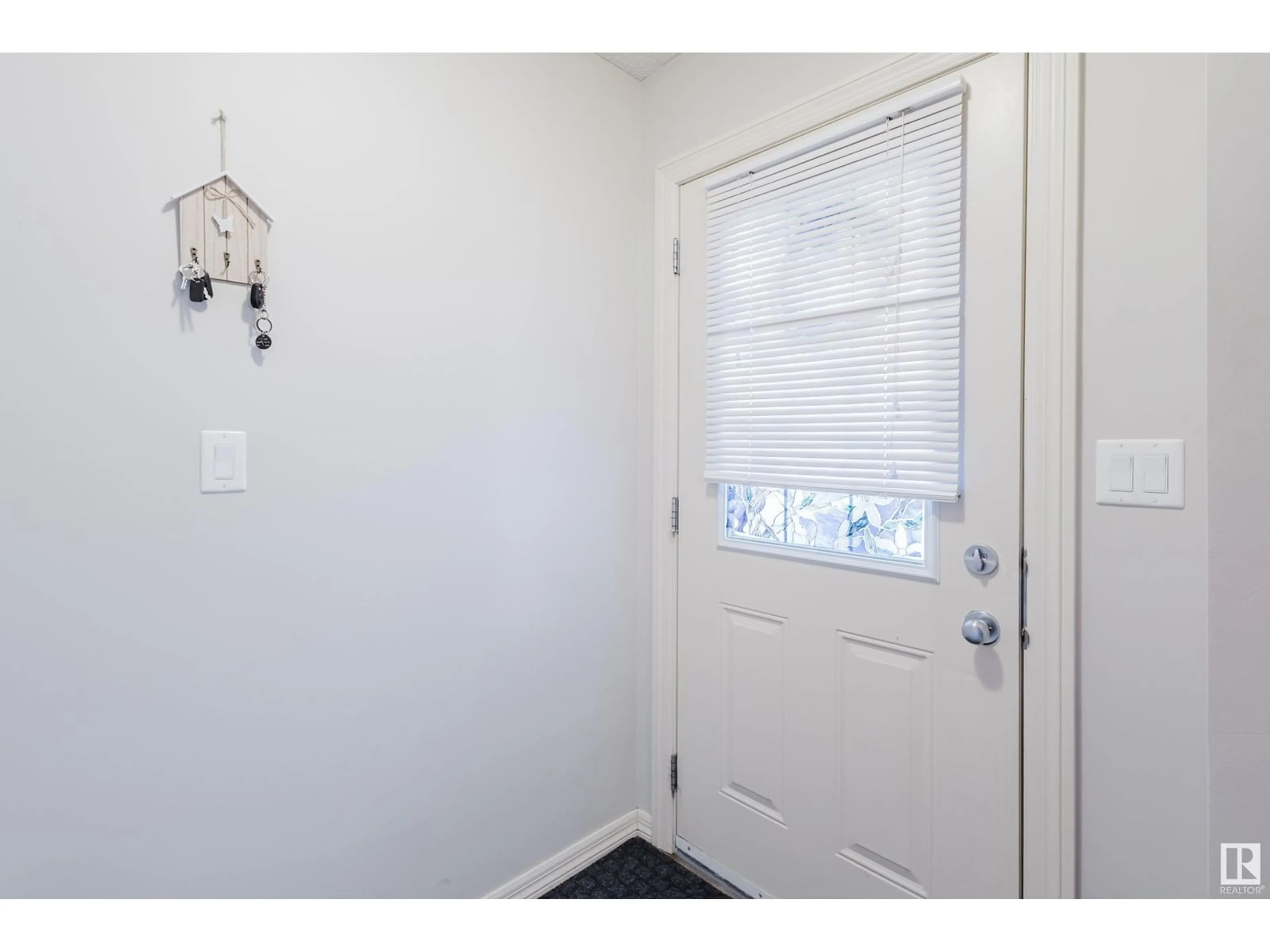 Indoor entryway for 2355 LEMIEUX PL, Edmonton Alberta T6R0C3