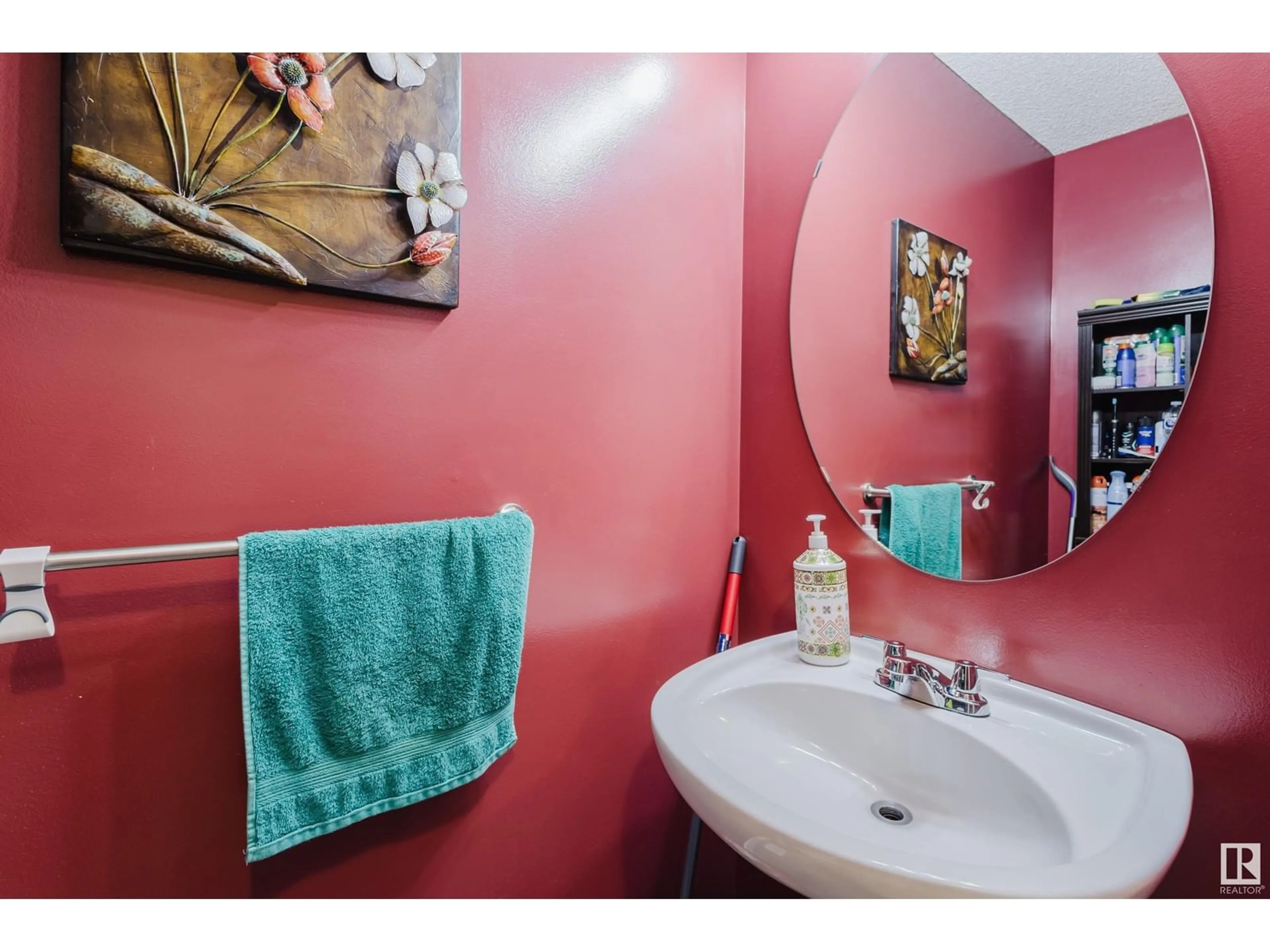 Standard bathroom, ceramic/tile floor for 2355 LEMIEUX PL, Edmonton Alberta T6R0C3