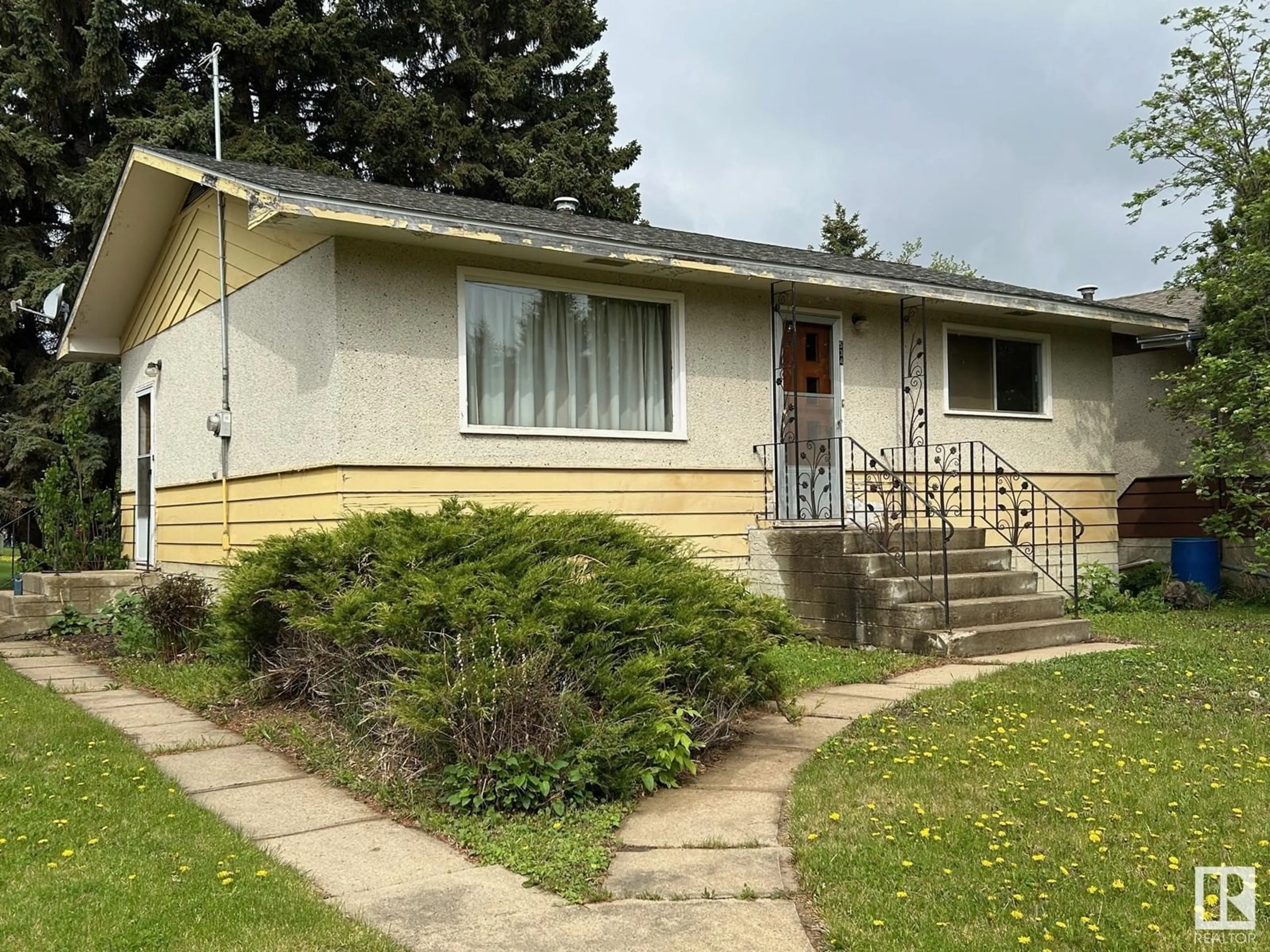 Home with vinyl exterior material, street for 534 5 ST, Thorhild Alberta T0A3J0
