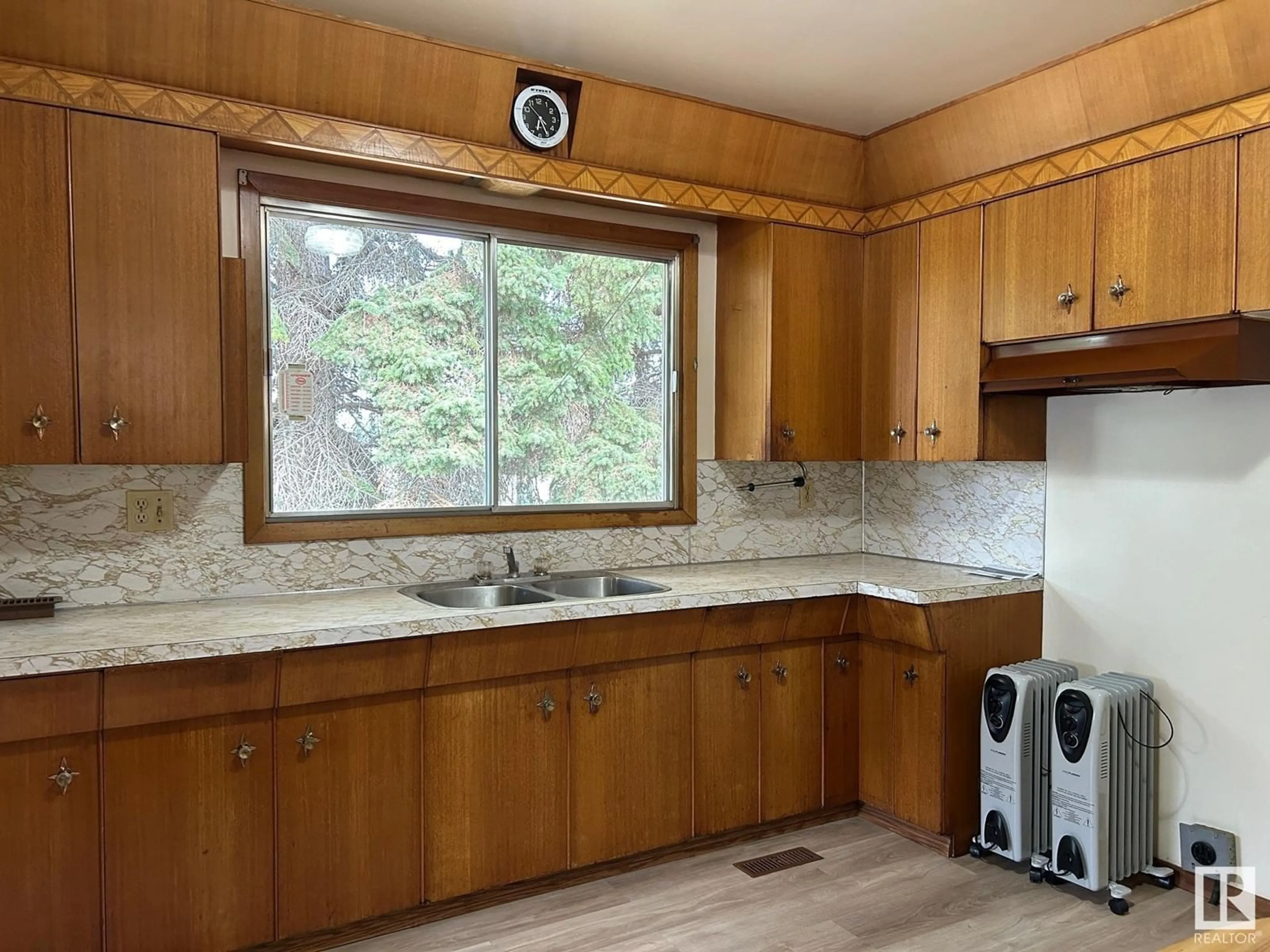 Standard kitchen, wood/laminate floor for 534 5 ST, Thorhild Alberta T0A3J0
