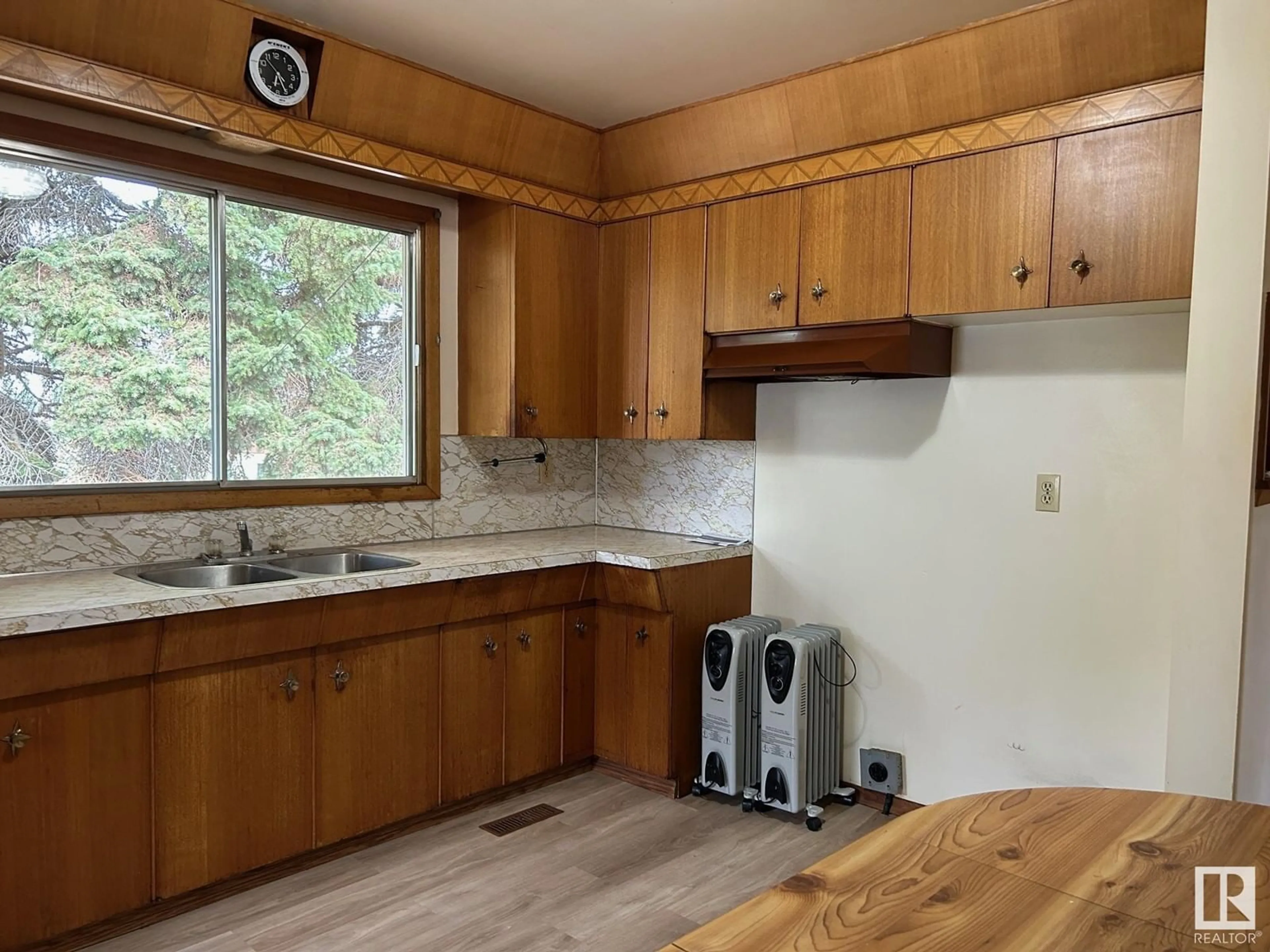 Standard kitchen, wood/laminate floor for 534 5 ST, Thorhild Alberta T0A3J0