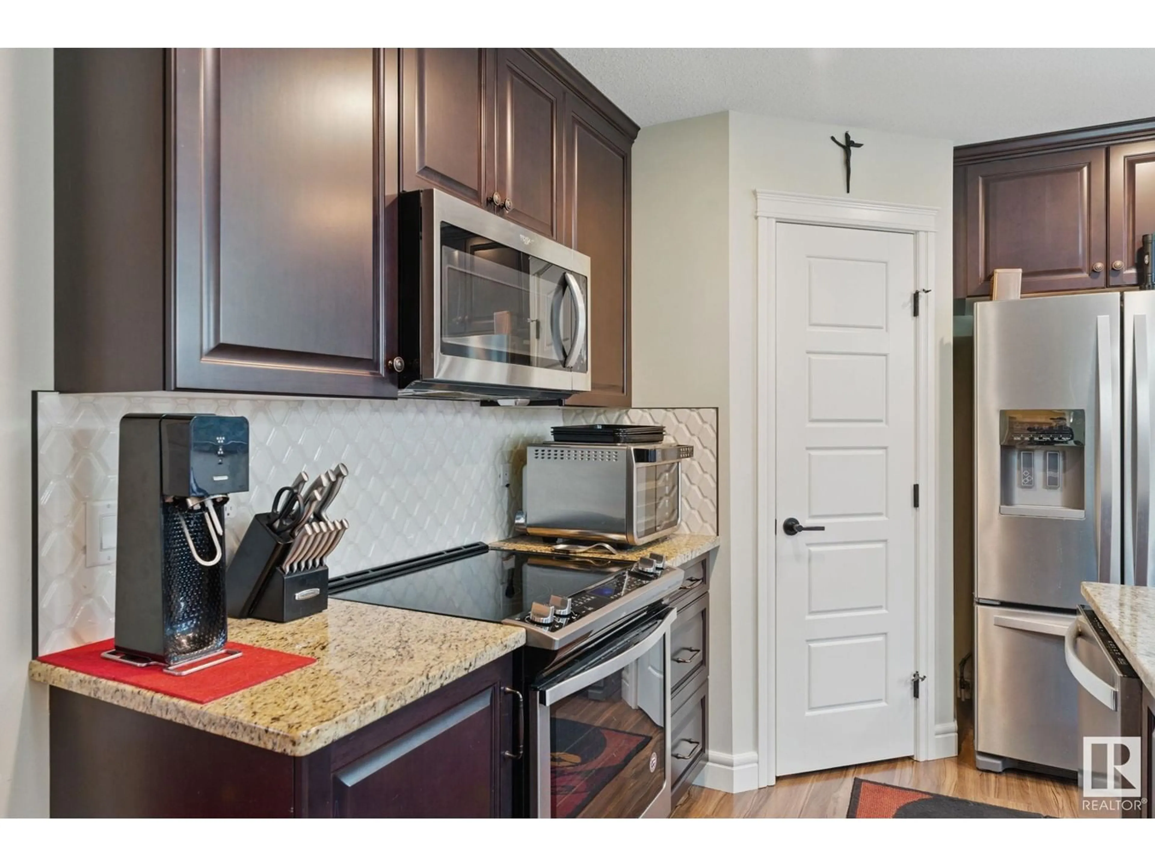 Standard kitchen, unknown for NW - 6870 EVANS WD, Edmonton Alberta T6M0T8