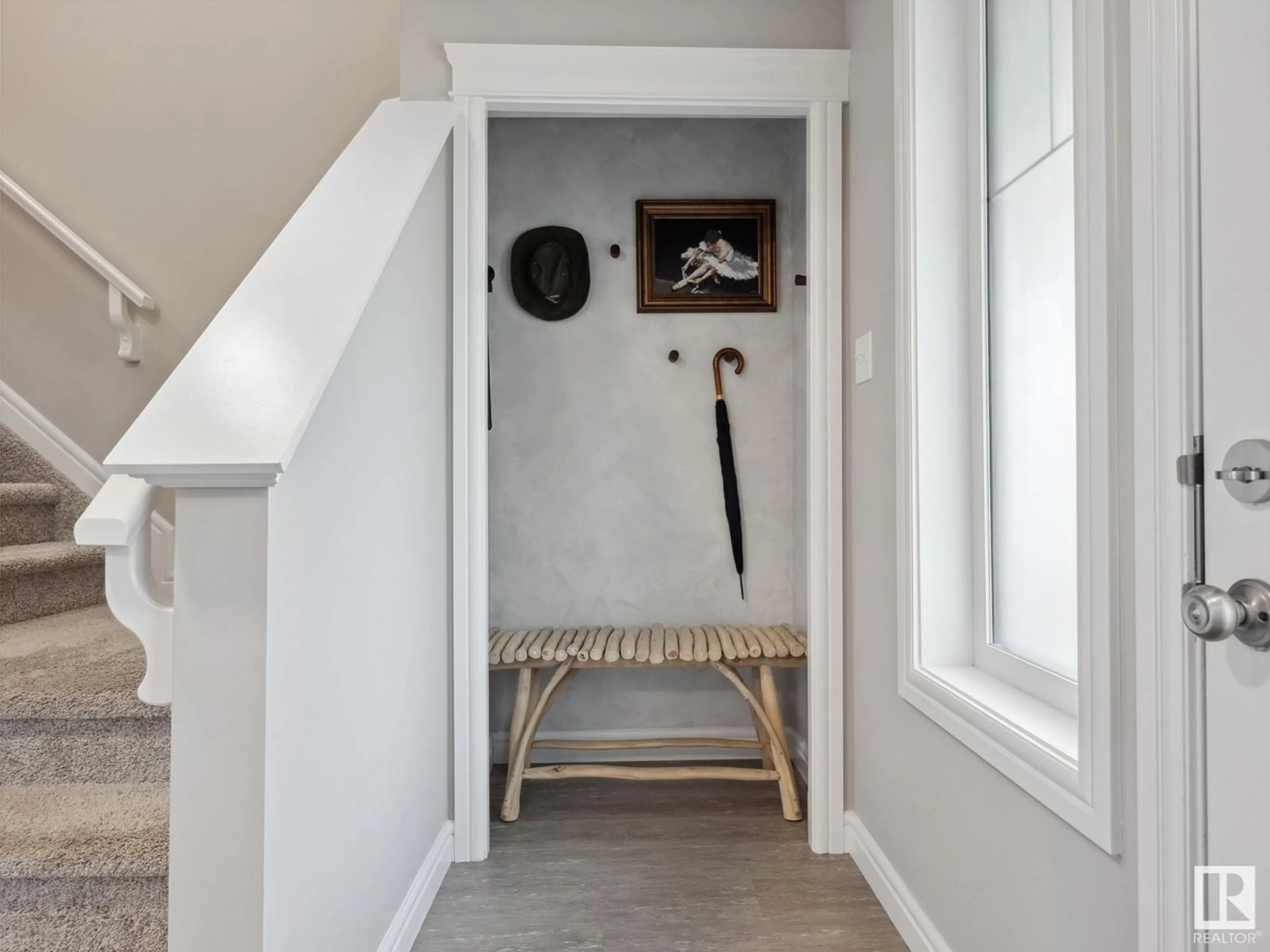 Indoor entryway for 1416 MCCONACHIE BV, Edmonton Alberta T5Y3X2