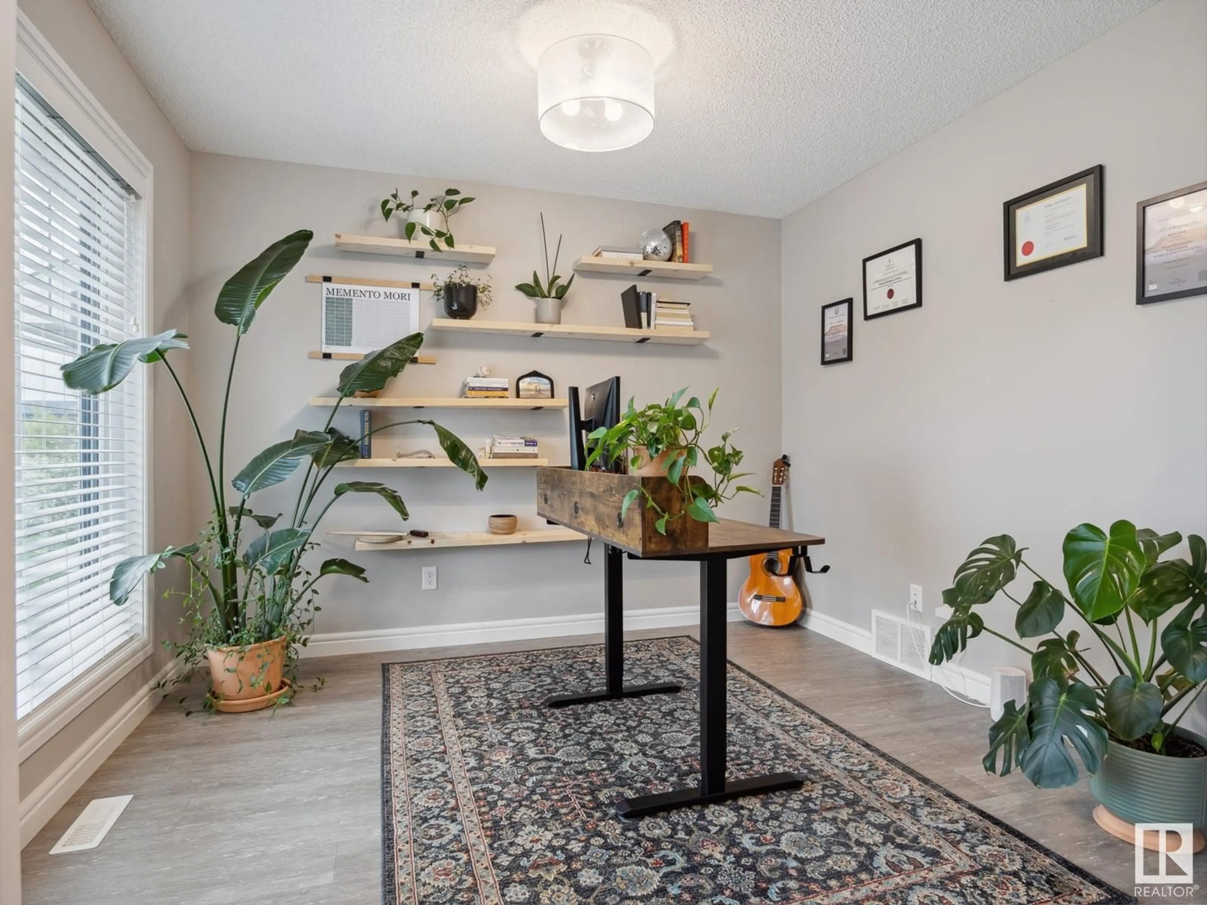 Indoor entryway for 1416 MCCONACHIE BV, Edmonton Alberta T5Y3X2