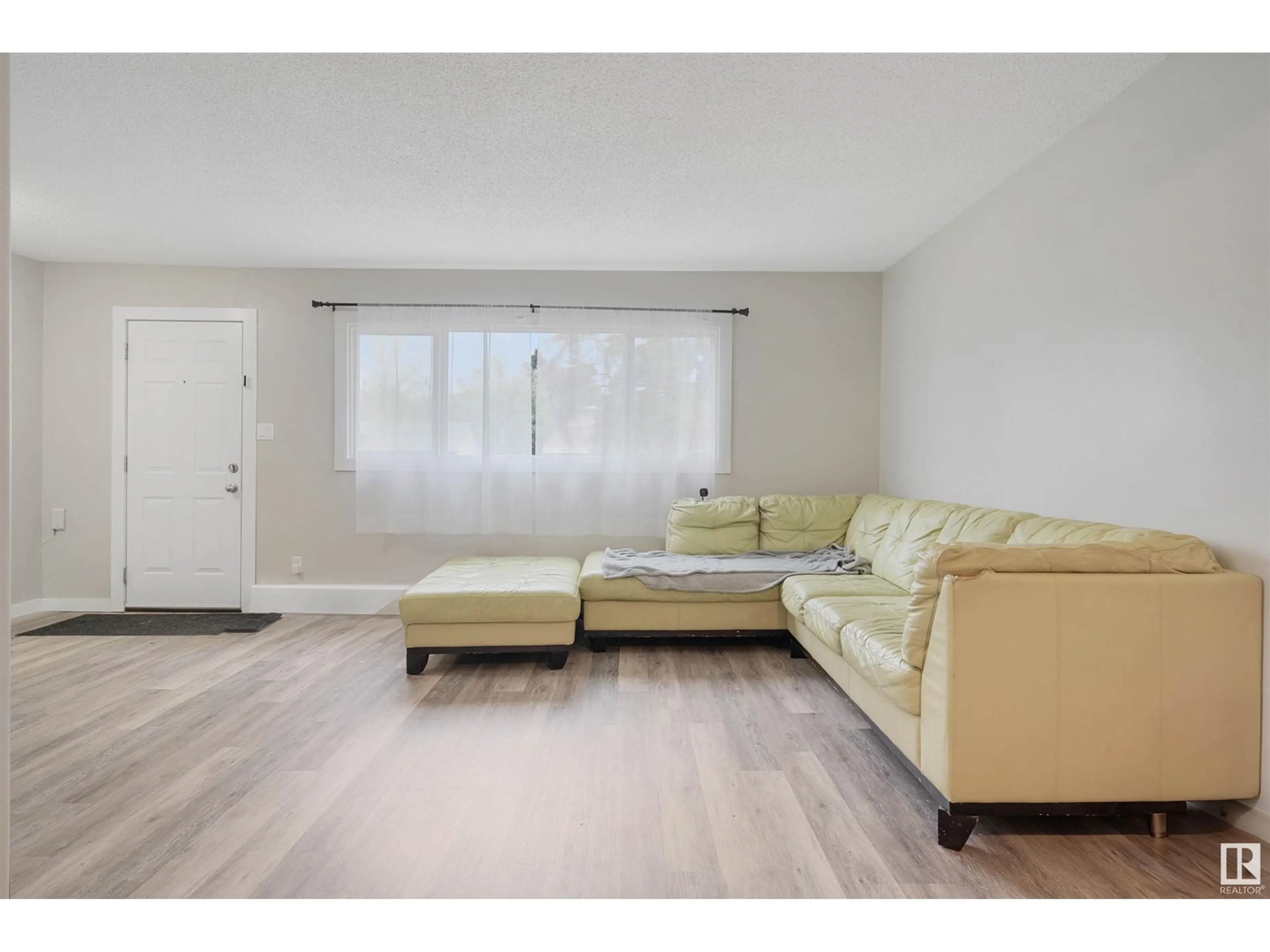 Living room with furniture, wood/laminate floor for NW - 10633 152 ST, Edmonton Alberta T5P1Z1