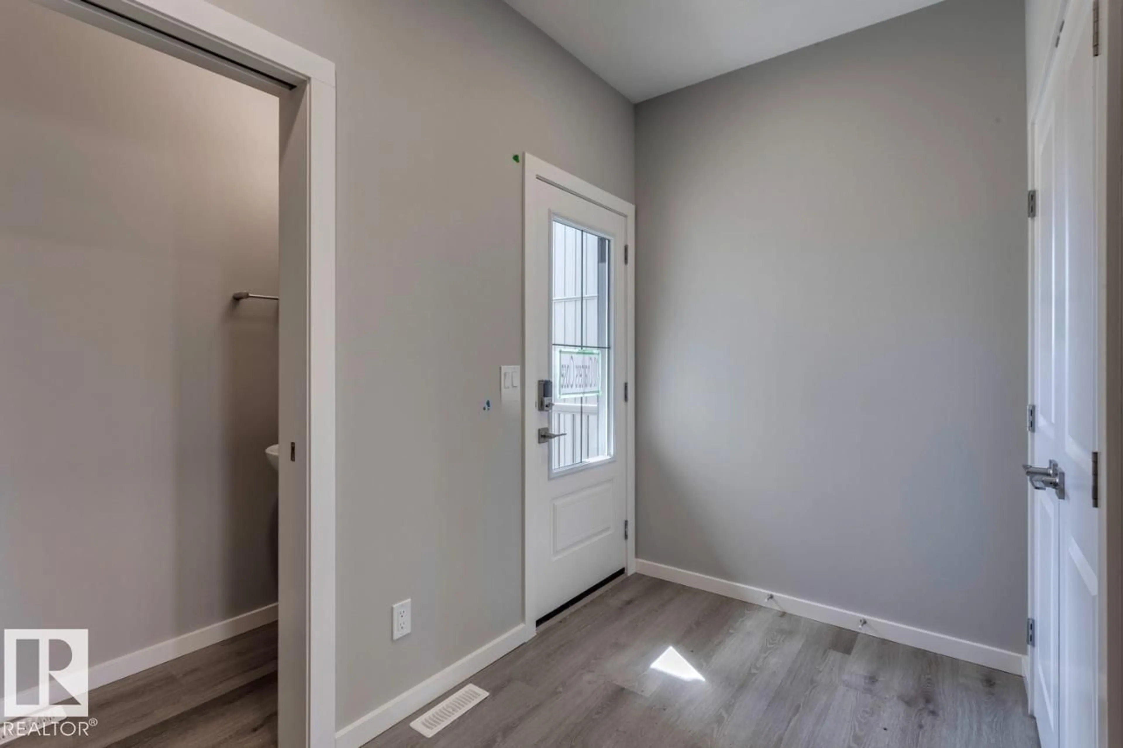 Indoor entryway for 10 CHARTRES CL, St. Albert Alberta T8N0R6