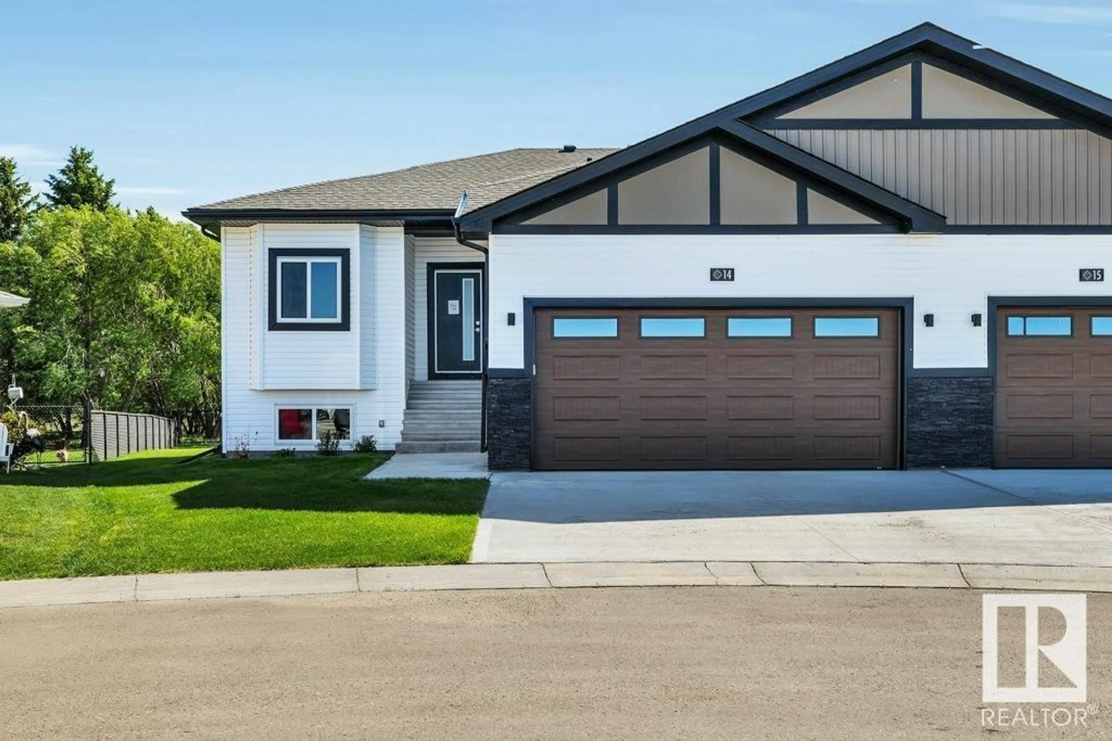 Home with vinyl exterior material, street for 14-6519 46 ST, Wetaskiwin Alberta T9A1Y5