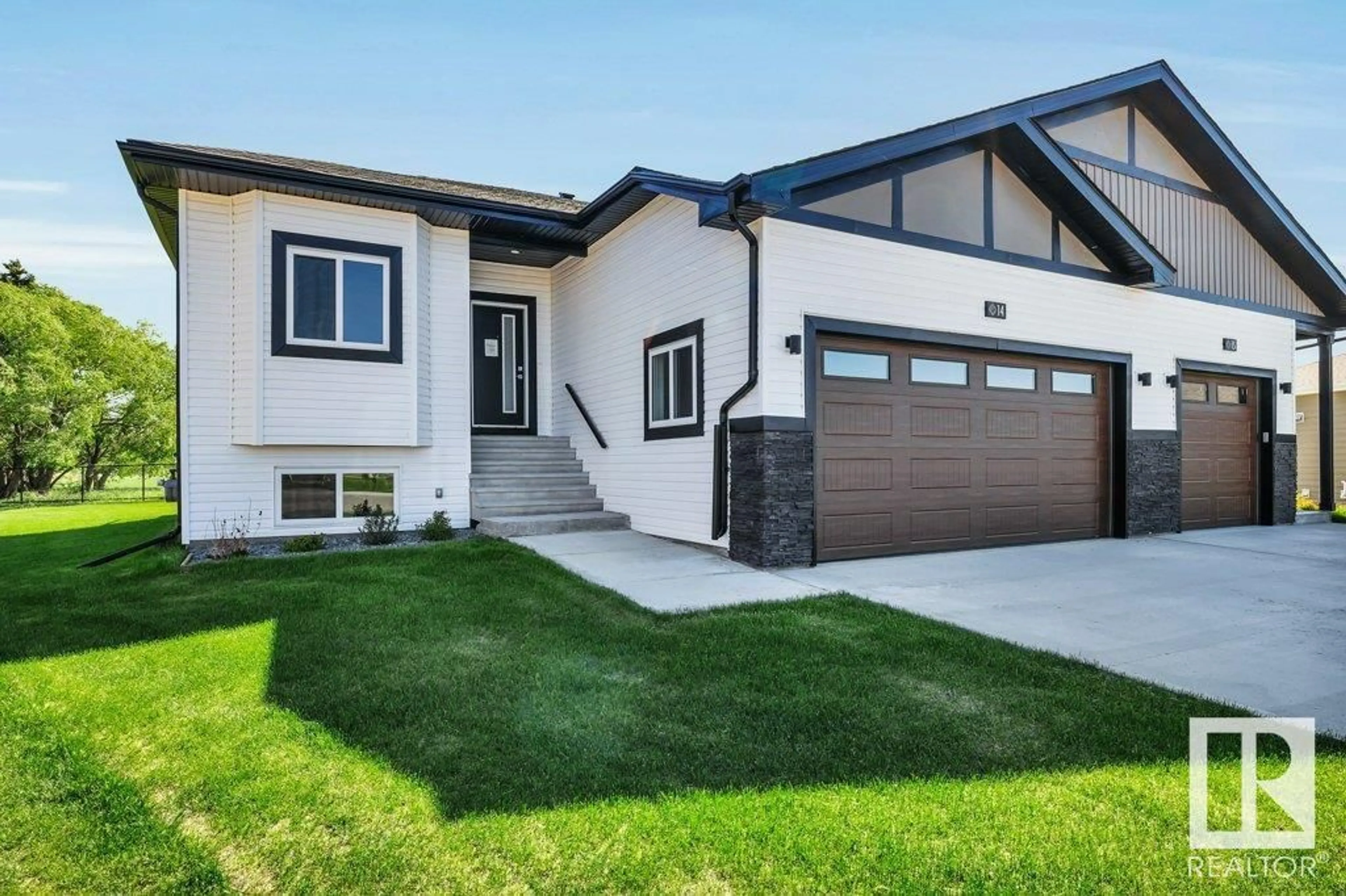 Home with vinyl exterior material, street for 14-6519 46 ST, Wetaskiwin Alberta T9A1Y5