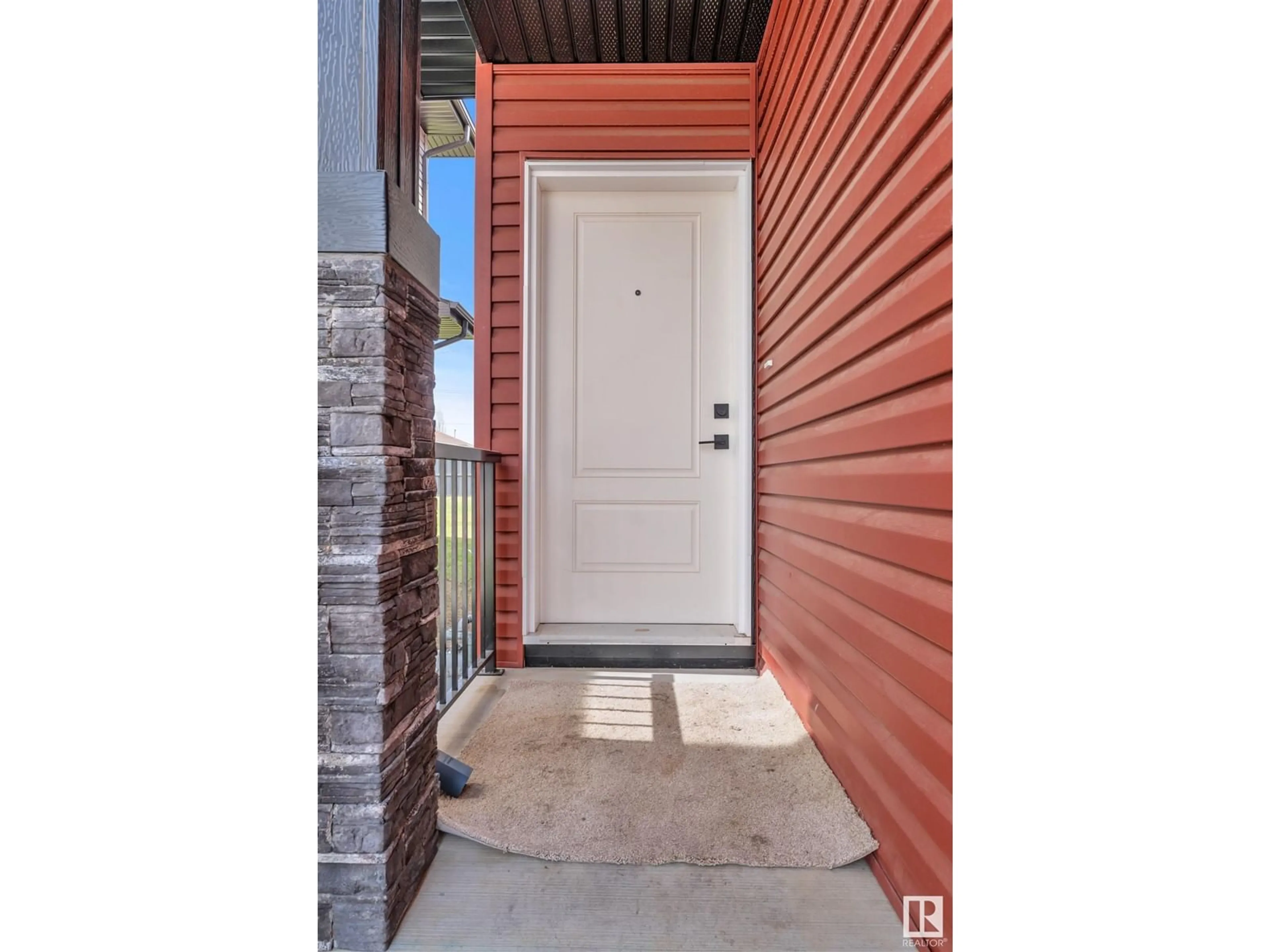 Indoor entryway for 523 KLEINS CO, Leduc Alberta T9E1M5