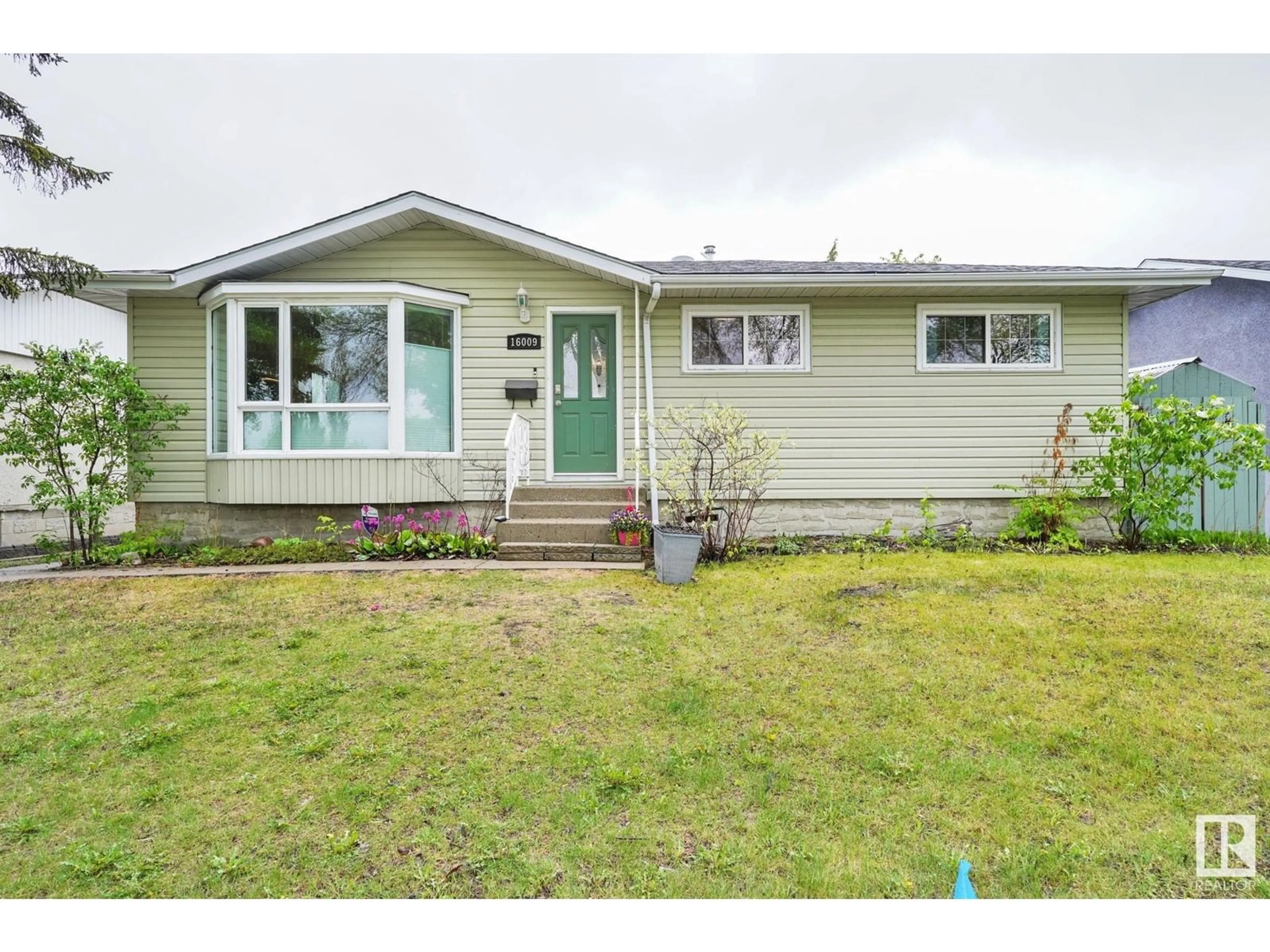 Home with vinyl exterior material, street for NW - 16009 92 AV, Edmonton Alberta T5R5C7