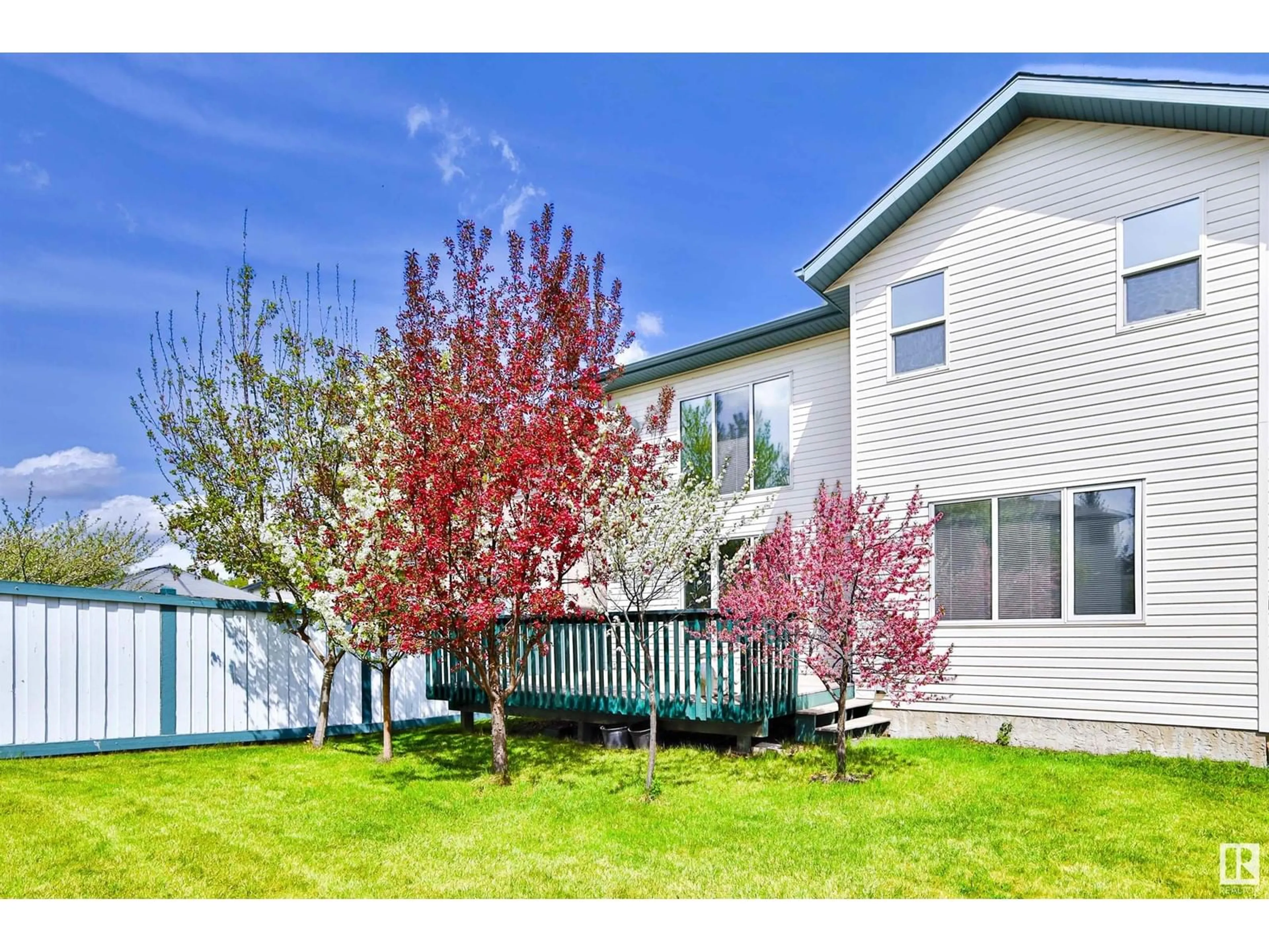 Home with vinyl exterior material, unknown for 125 DECHENE RD NW, Edmonton Alberta T6M2N1