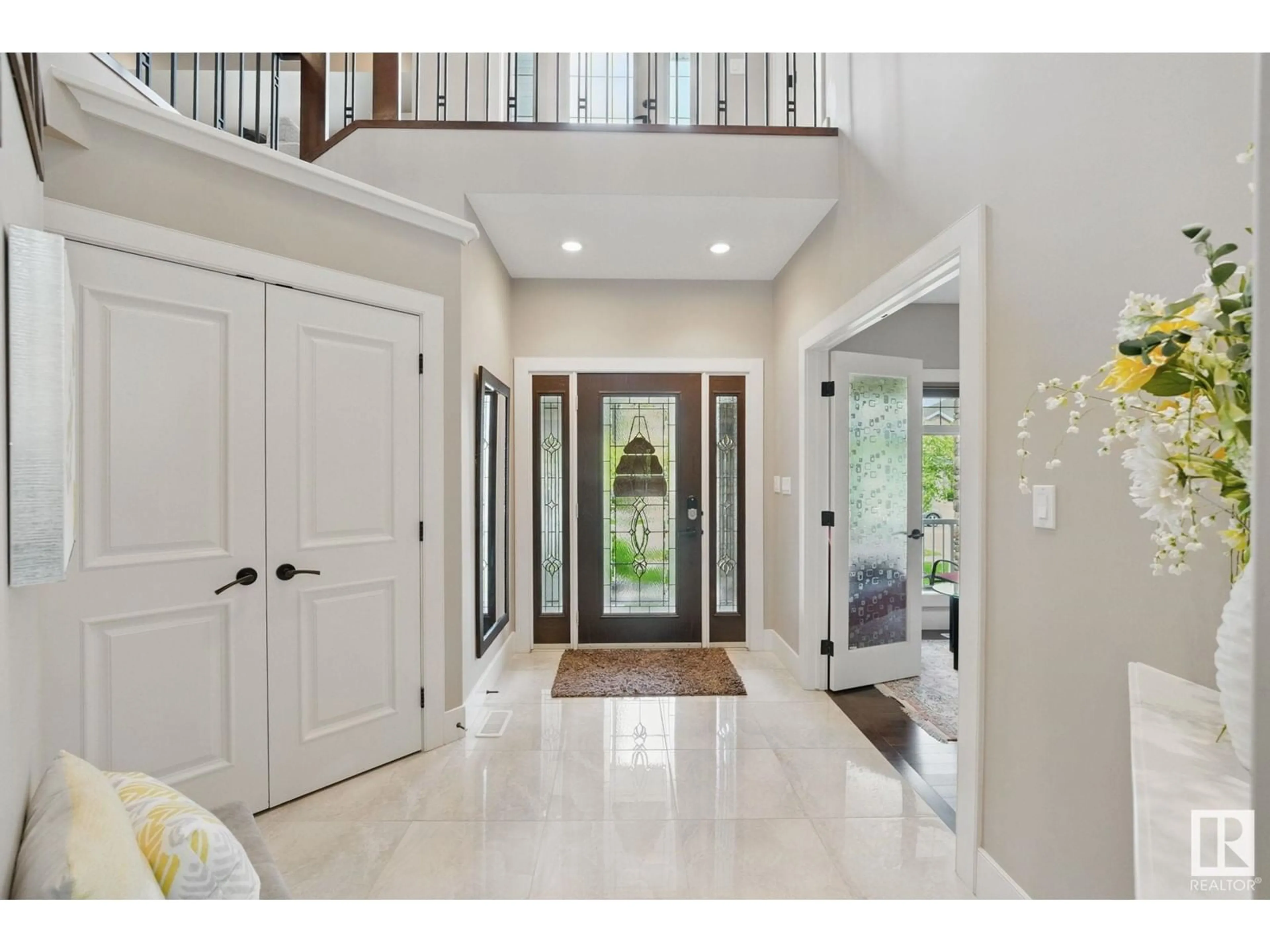 Indoor entryway for 726 CAINE BV, Edmonton Alberta T6W0R4