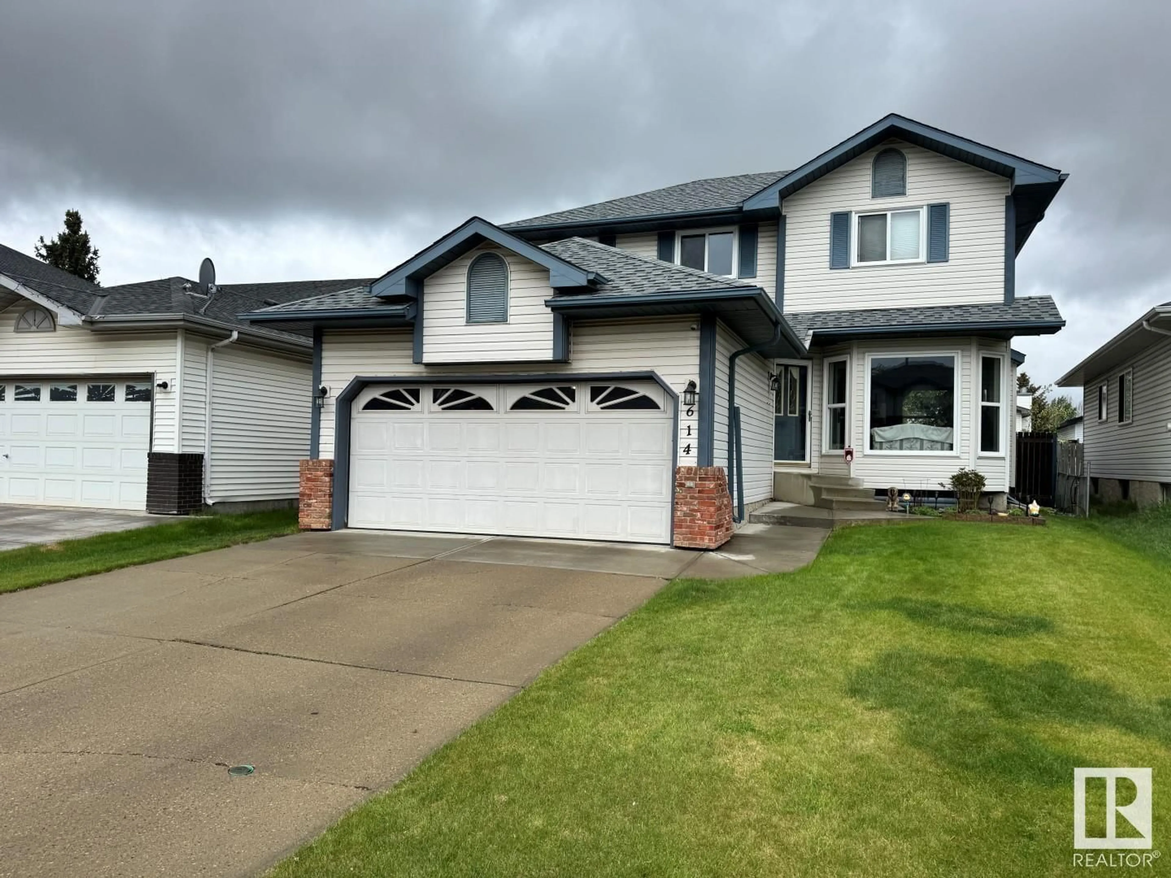 Home with vinyl exterior material, street for 614 JENNER COVE CV, Edmonton Alberta T6L6R1