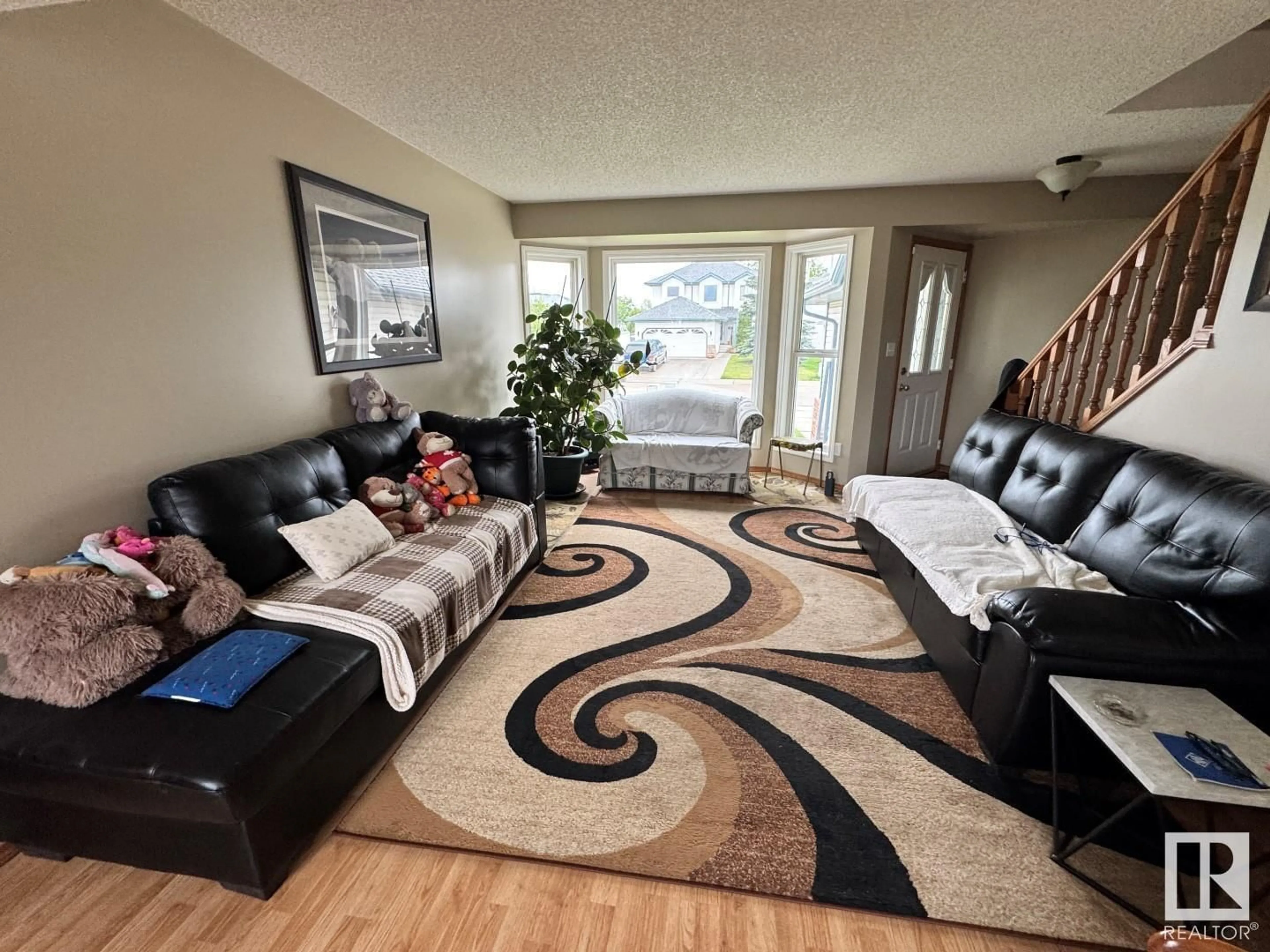 Living room with furniture, unknown for 614 JENNER COVE CV, Edmonton Alberta T6L6R1