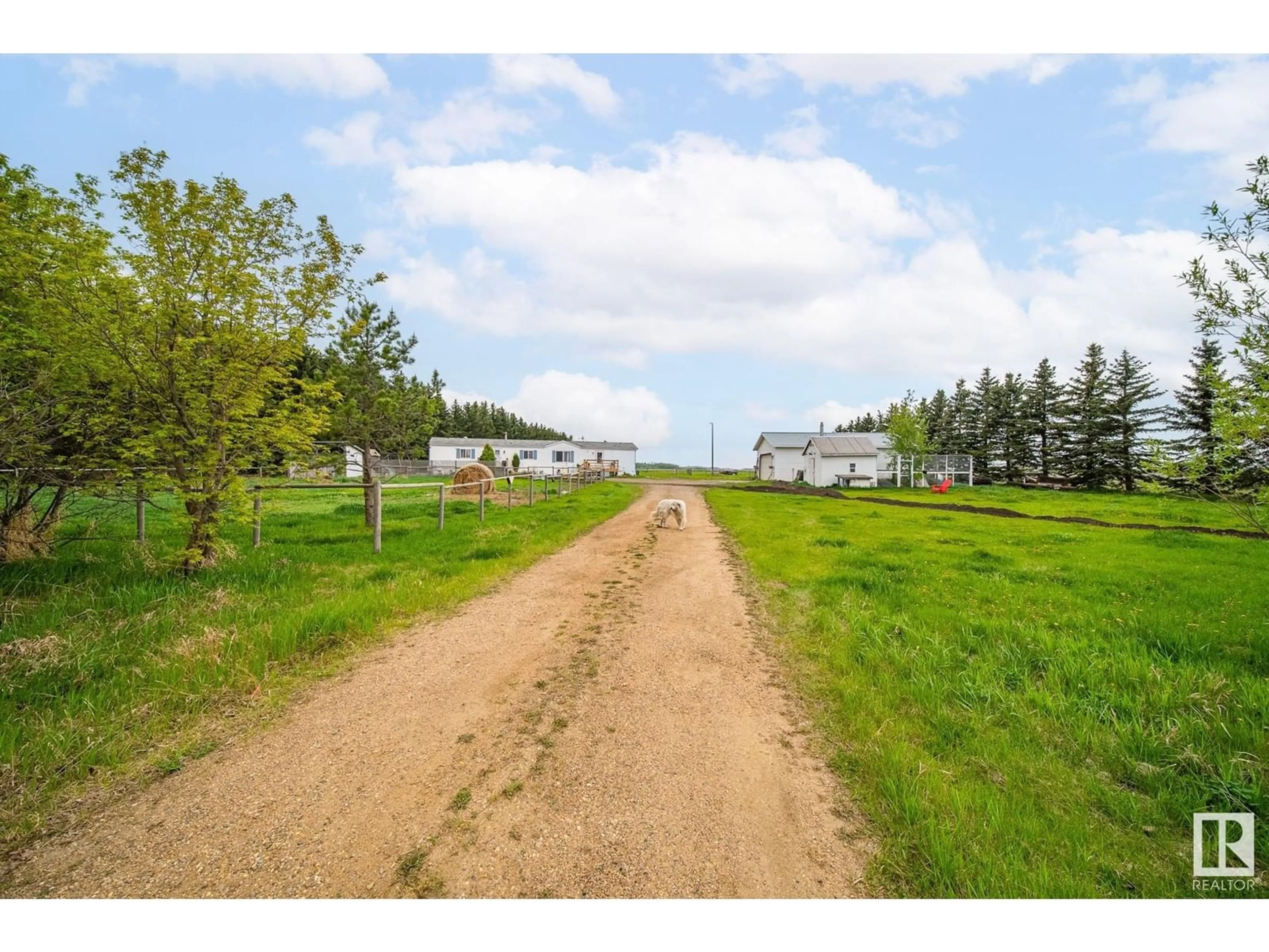 A pic from outside/outdoor area/front of a property/back of a property/a pic from drone, unknown for 55524 RGE ROAD 261, Rural Sturgeon County Alberta T8R1P4