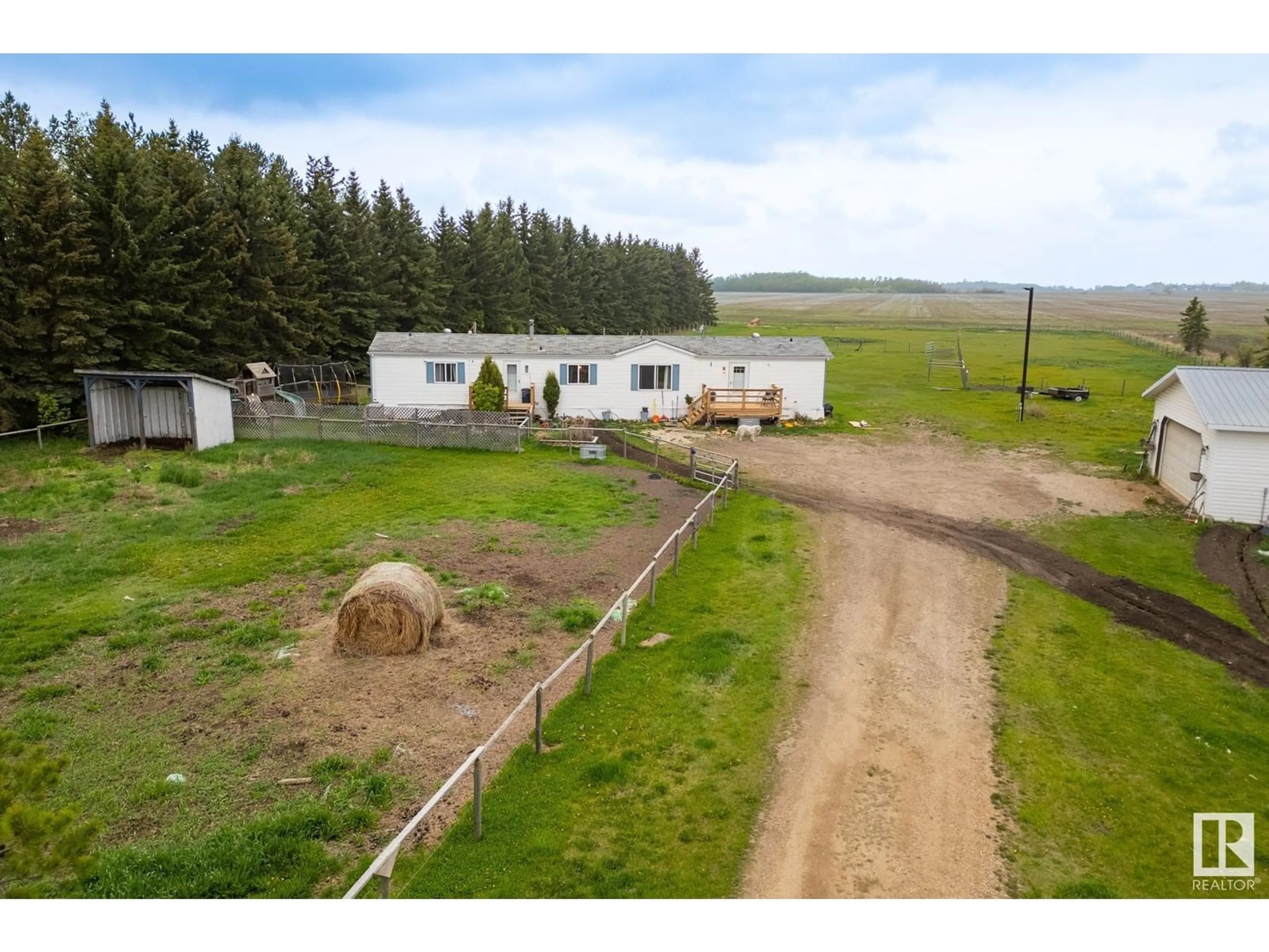 A pic from outside/outdoor area/front of a property/back of a property/a pic from drone, building for 55524 RGE ROAD 261, Rural Sturgeon County Alberta T8R1P4