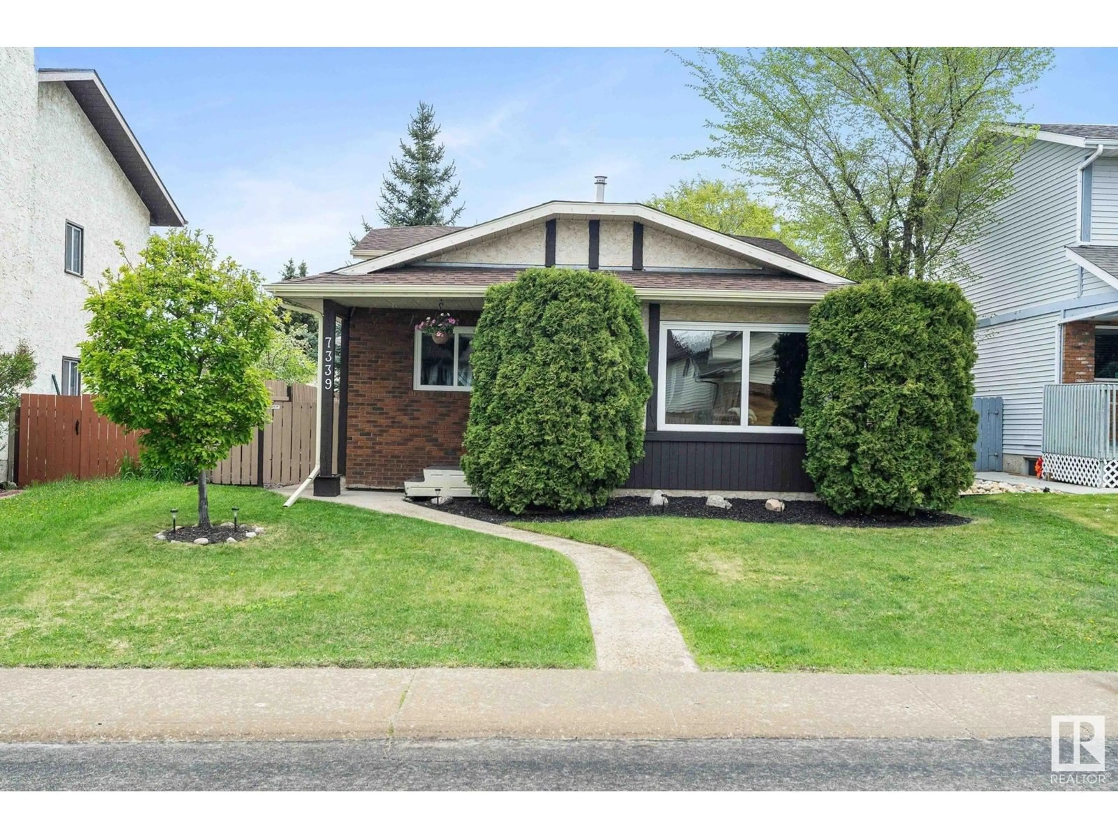 Home with vinyl exterior material, street for 7339 189 ST, Edmonton Alberta T5T5G7