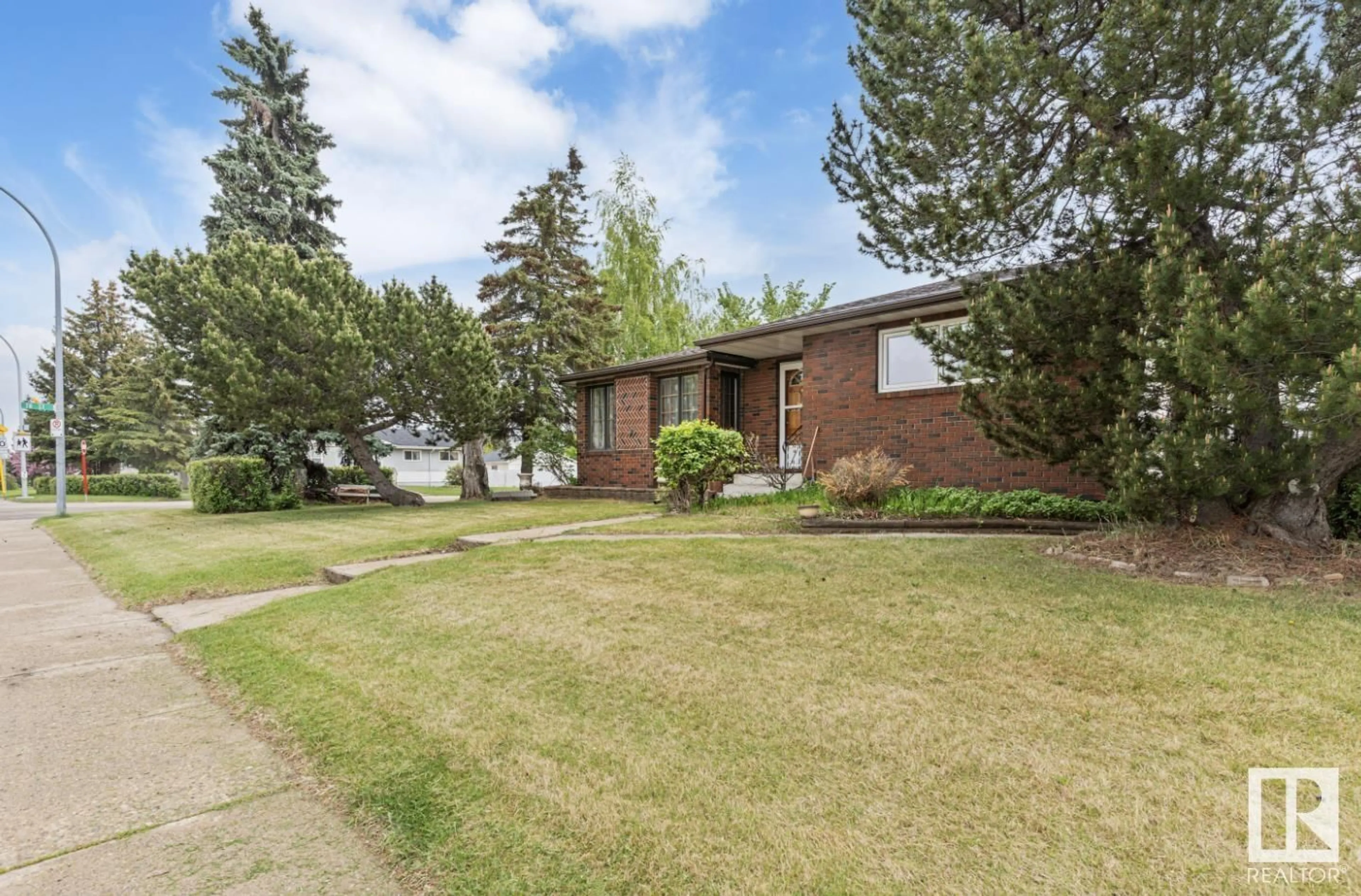 Unknown for 7803 130 AVENUE AVENUE, Edmonton Alberta T5C1Y4