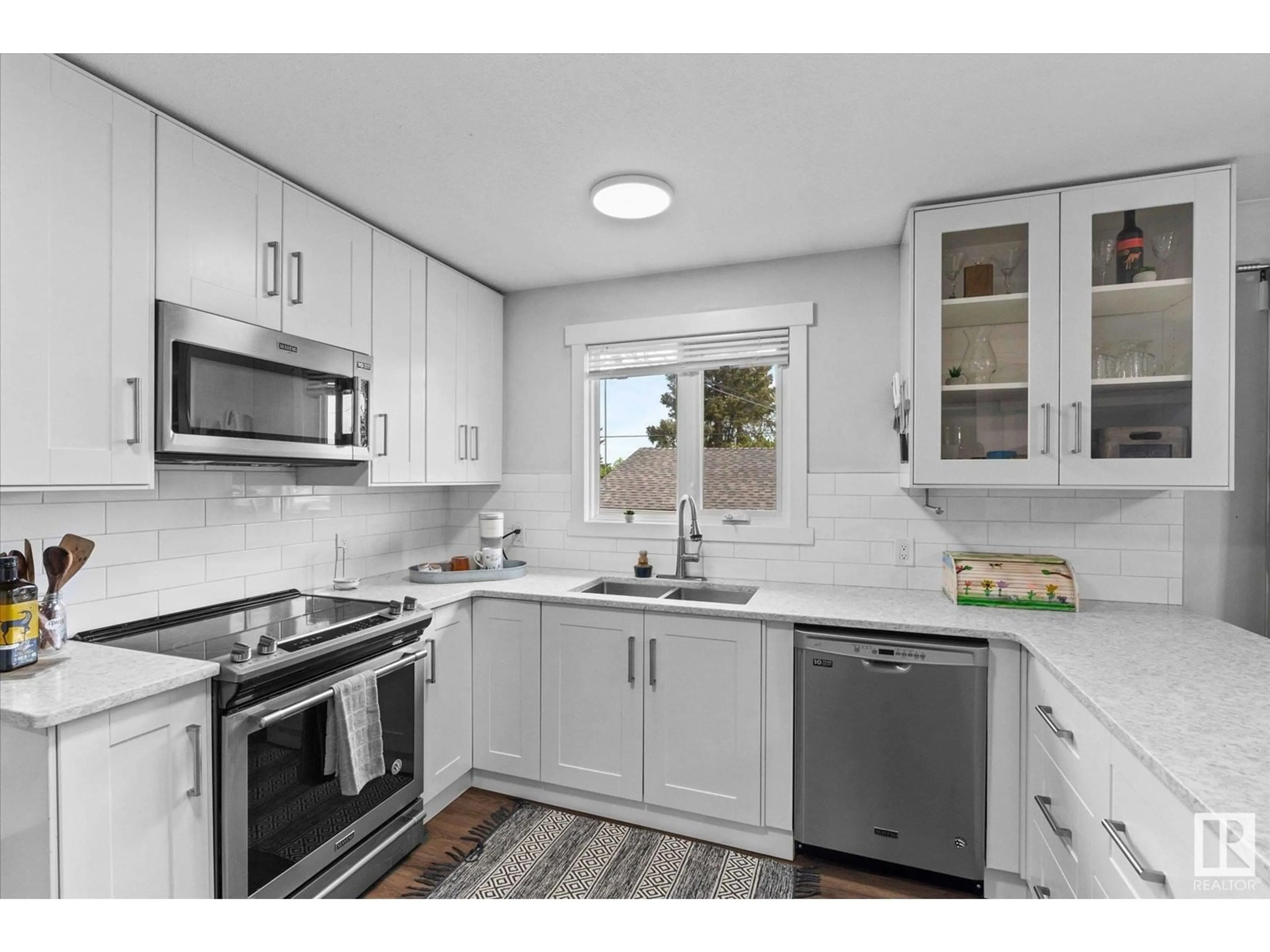 Standard kitchen, unknown for 4920 47 AV, Evansburg Alberta T0E0T0