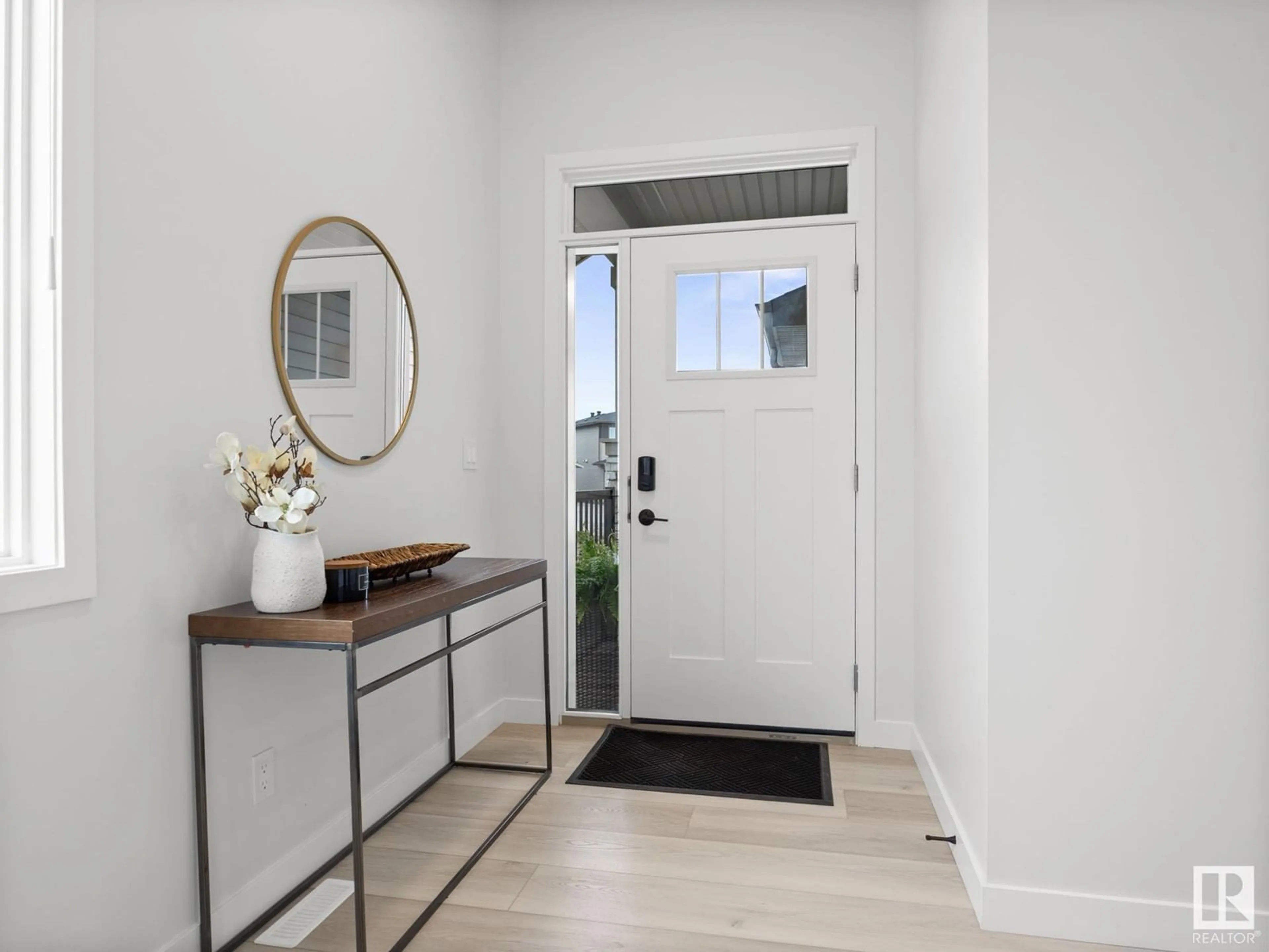 Indoor entryway for 20309 25A AV, Edmonton Alberta T6M1N8