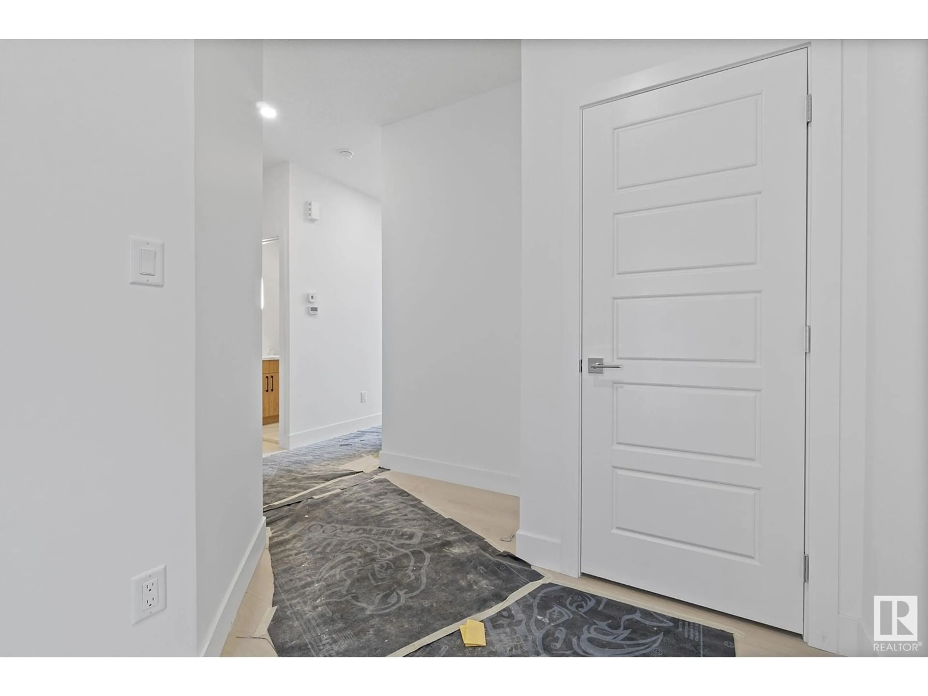 Indoor entryway for 2508 210 ST, Edmonton Alberta T6M1N9