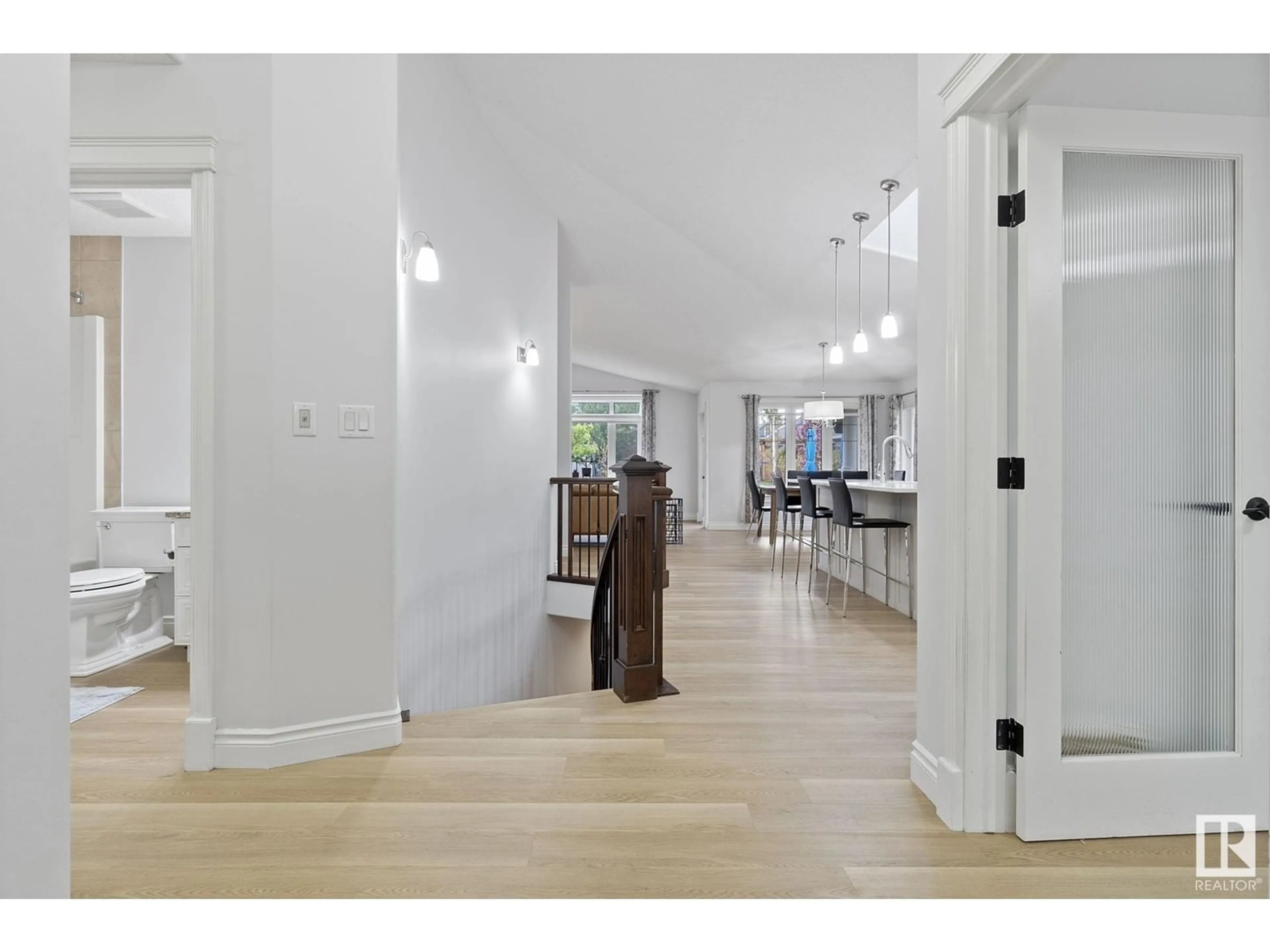 Indoor foyer for 4284 SAVARYN DR, Edmonton Alberta T6X0P4