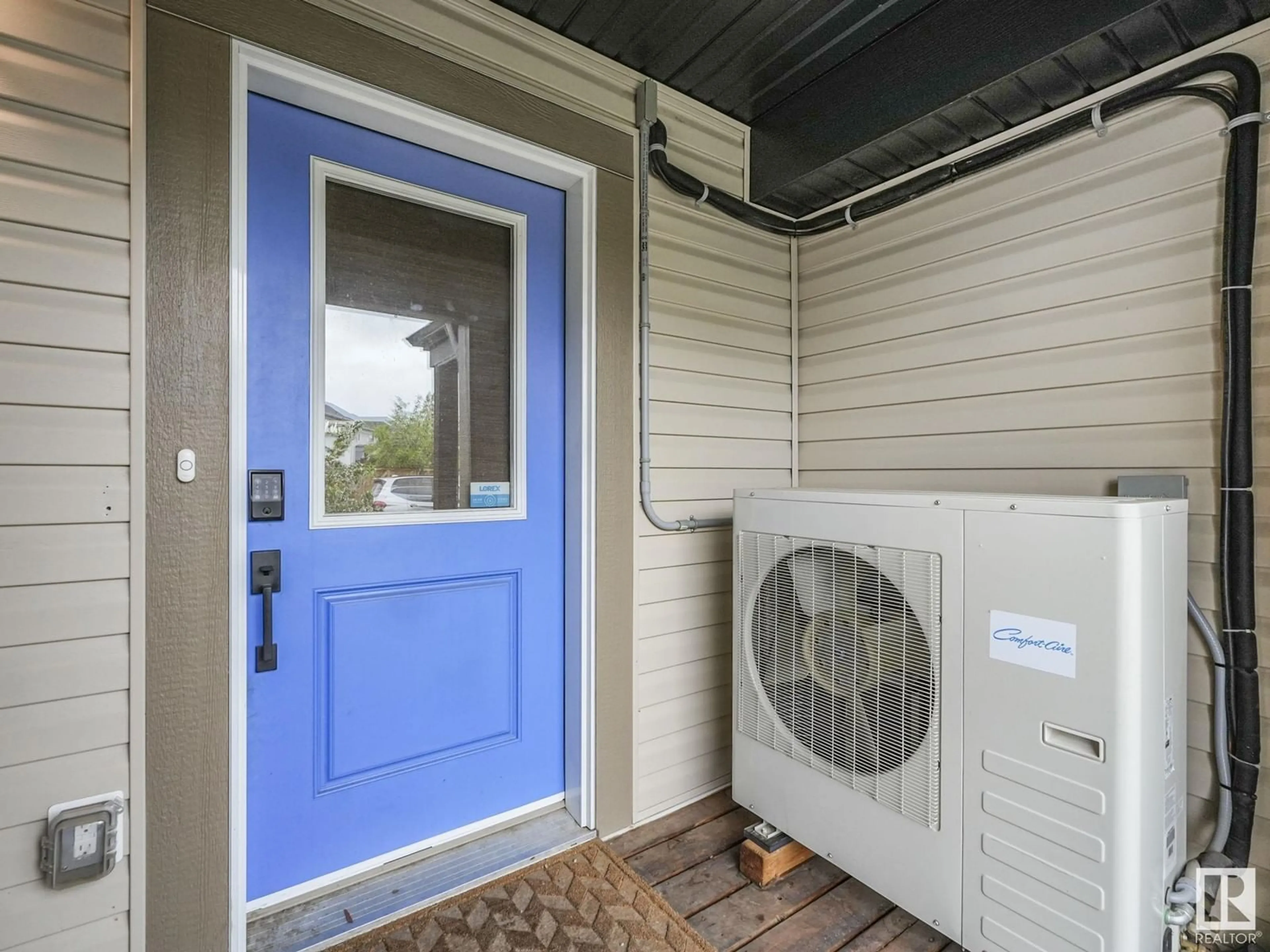 Indoor entryway for NW - 20027 20 AV, Edmonton Alberta T6M0X7
