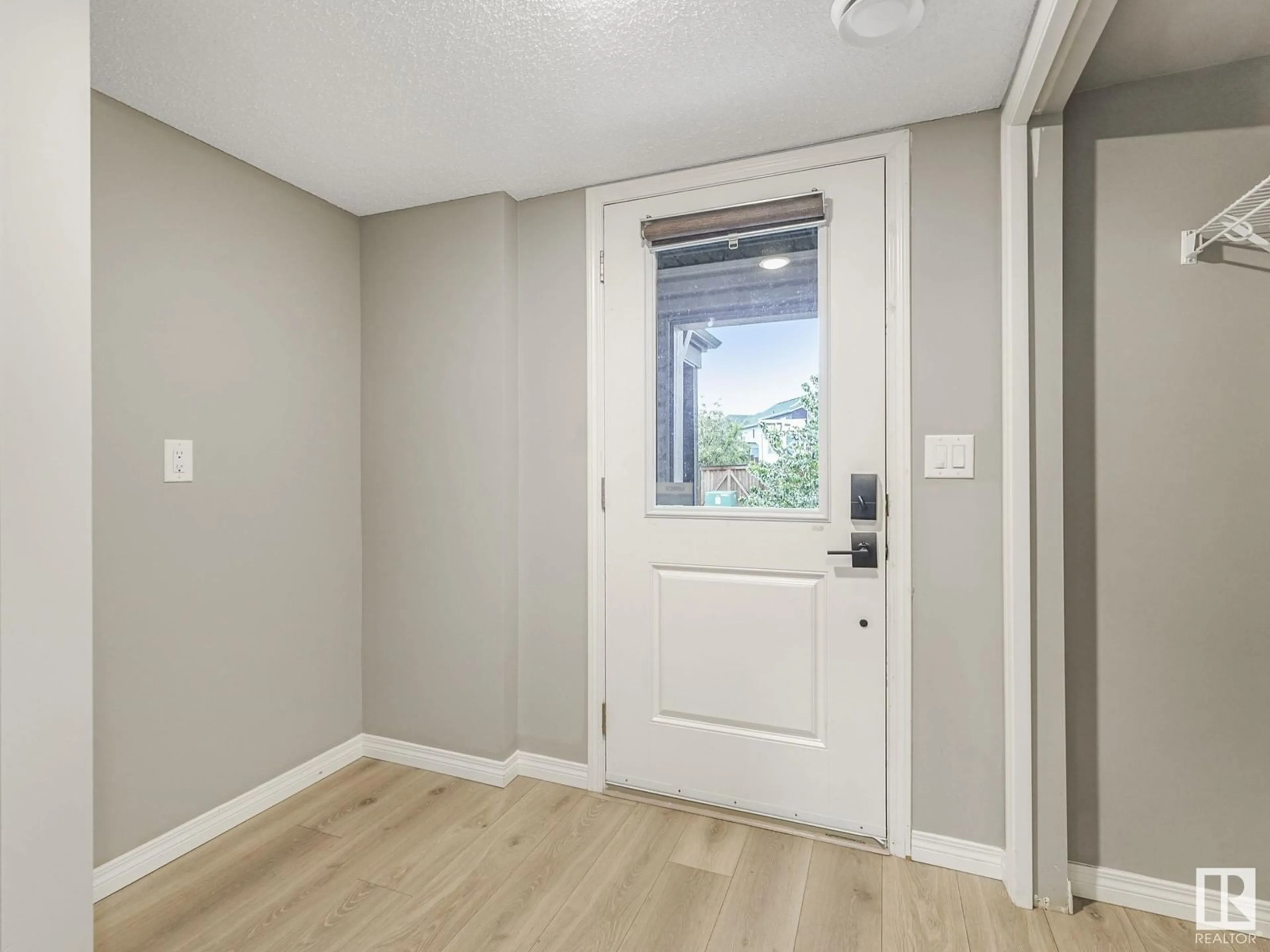 Indoor entryway for NW - 20027 20 AV, Edmonton Alberta T6M0X7
