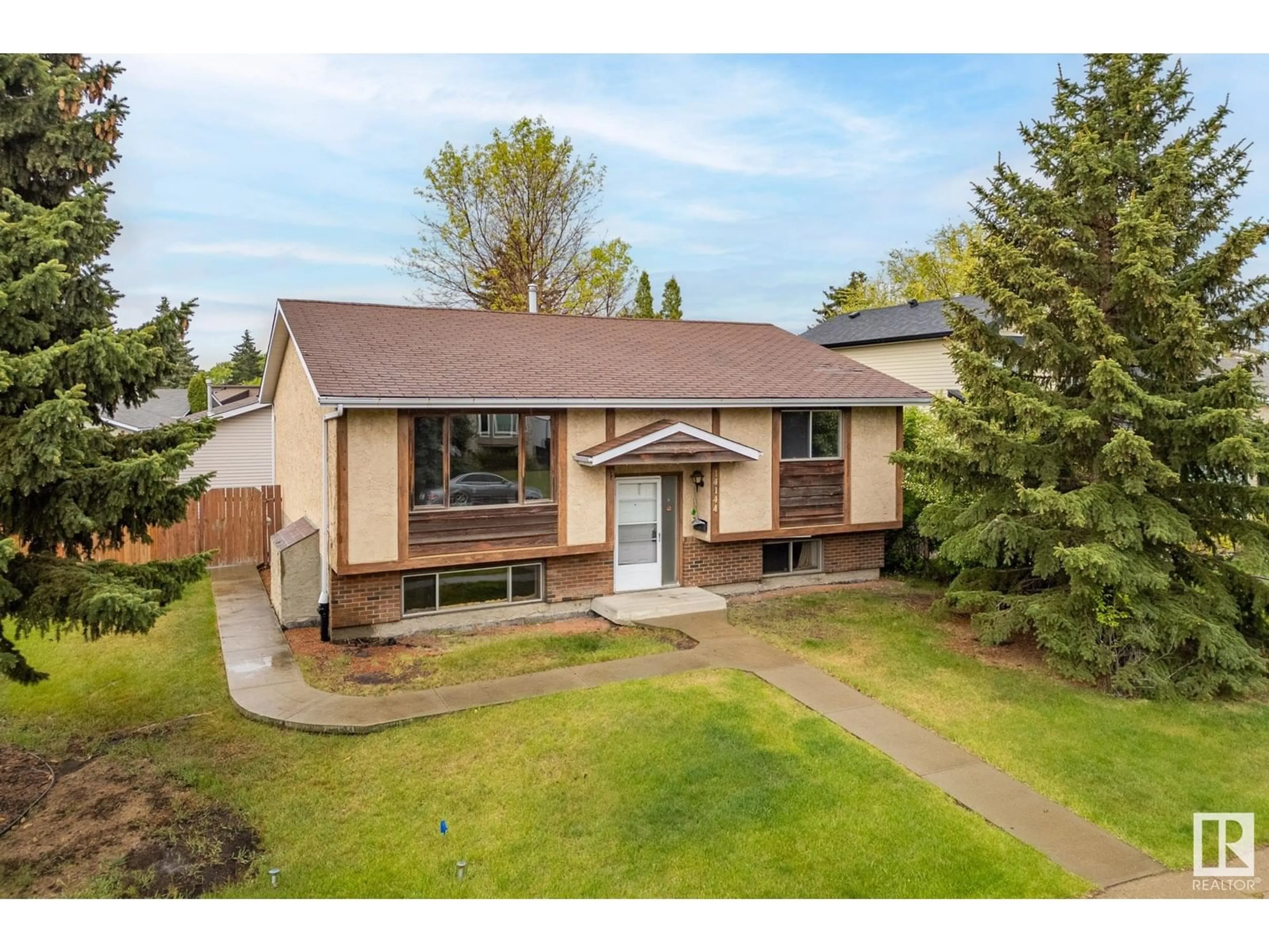 A pic from outside/outdoor area/front of a property/back of a property/a pic from drone, street for NW - 14144 26 ST, Edmonton Alberta T5Y1G9