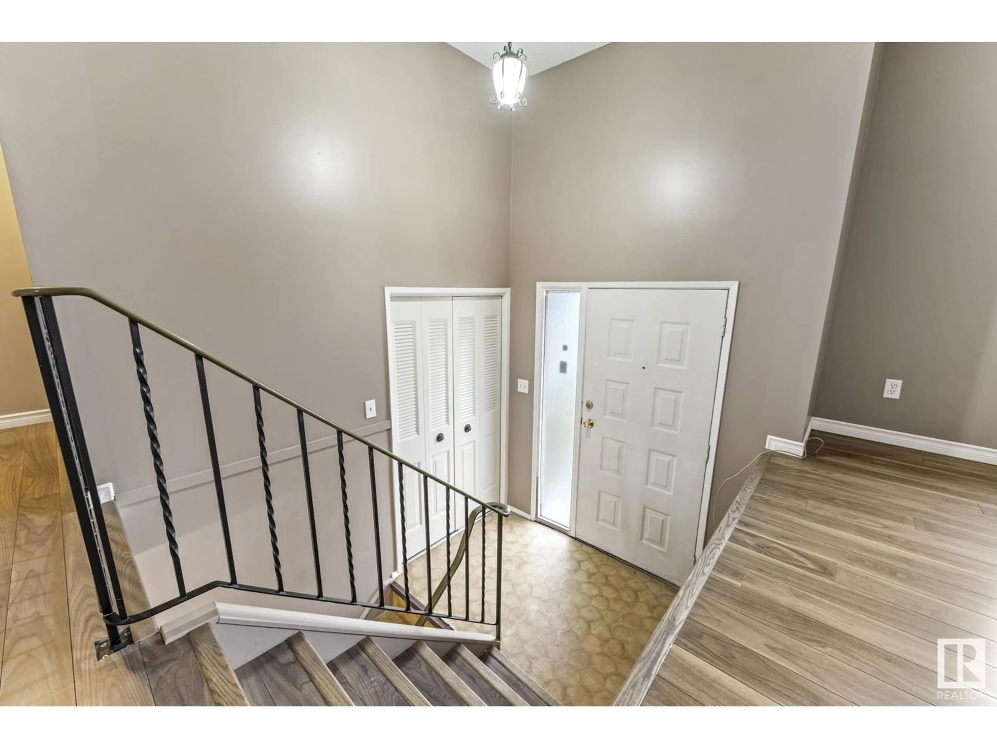 Indoor entryway for NW - 14144 26 ST, Edmonton Alberta T5Y1G9