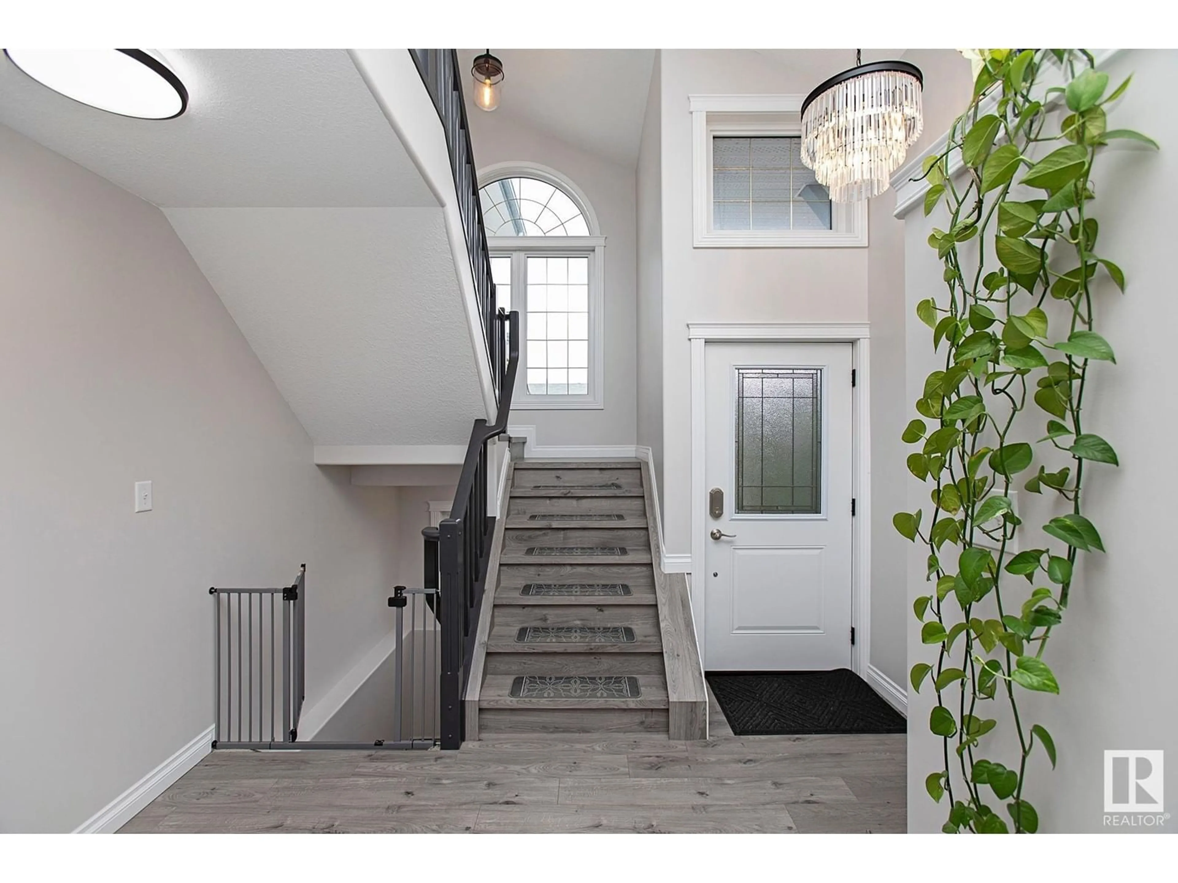 Indoor entryway for 67 WESTVIEW CR, Calmar Alberta T0C0V0