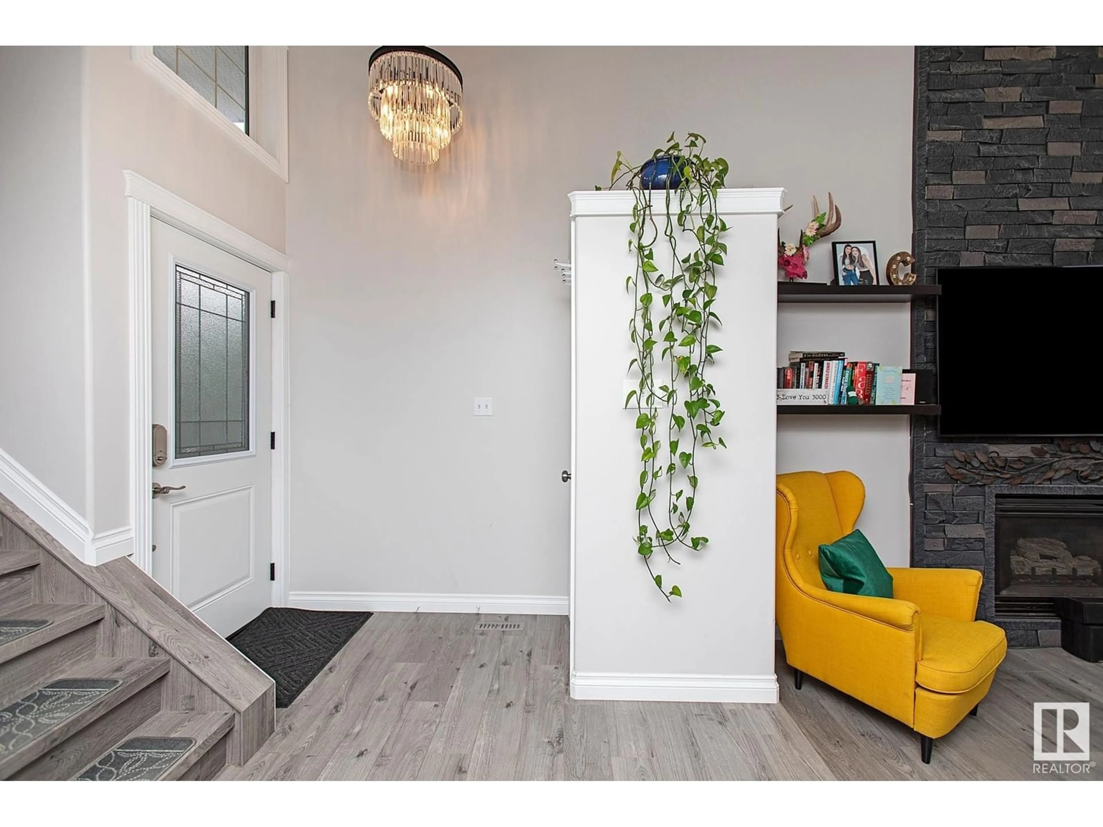 Indoor entryway for 67 WESTVIEW CR, Calmar Alberta T0C0V0