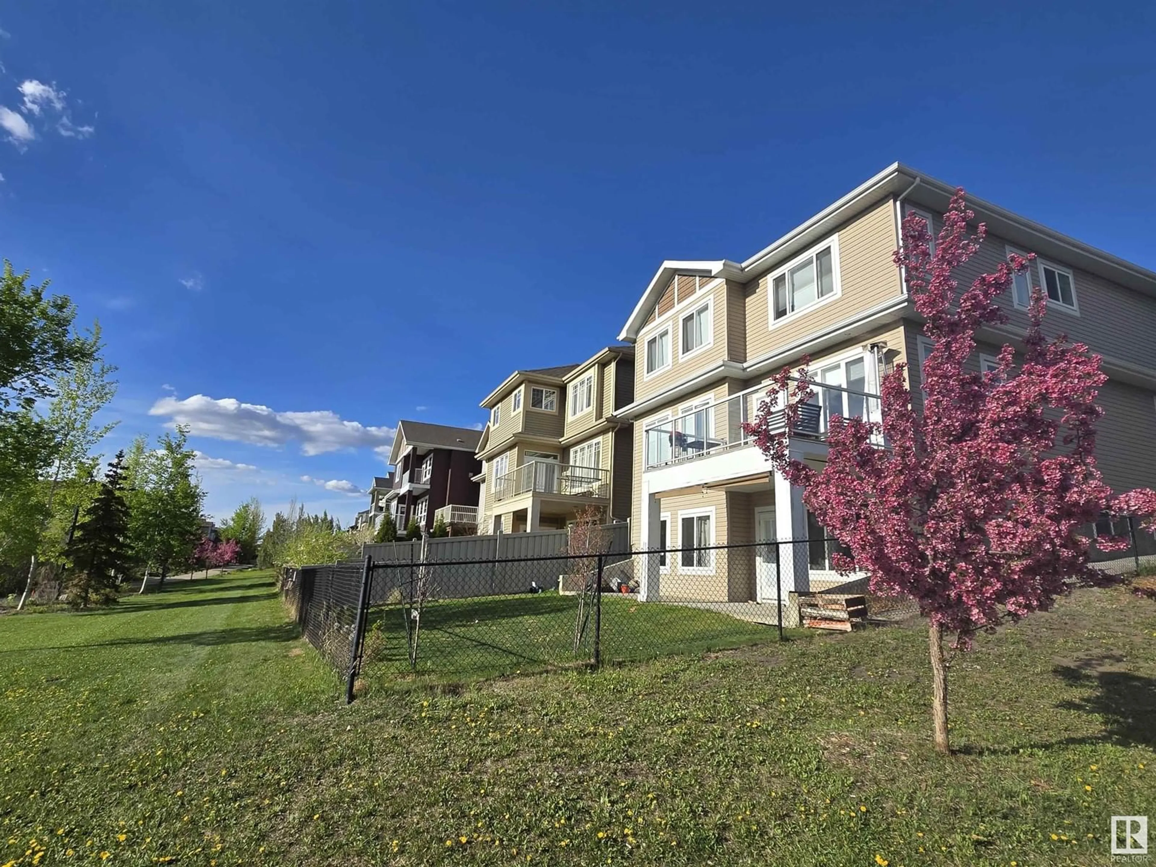 A pic from outside/outdoor area/front of a property/back of a property/a pic from drone, unknown for SW - 4136 CHARLES LINK LI, Edmonton Alberta T6W0Z5