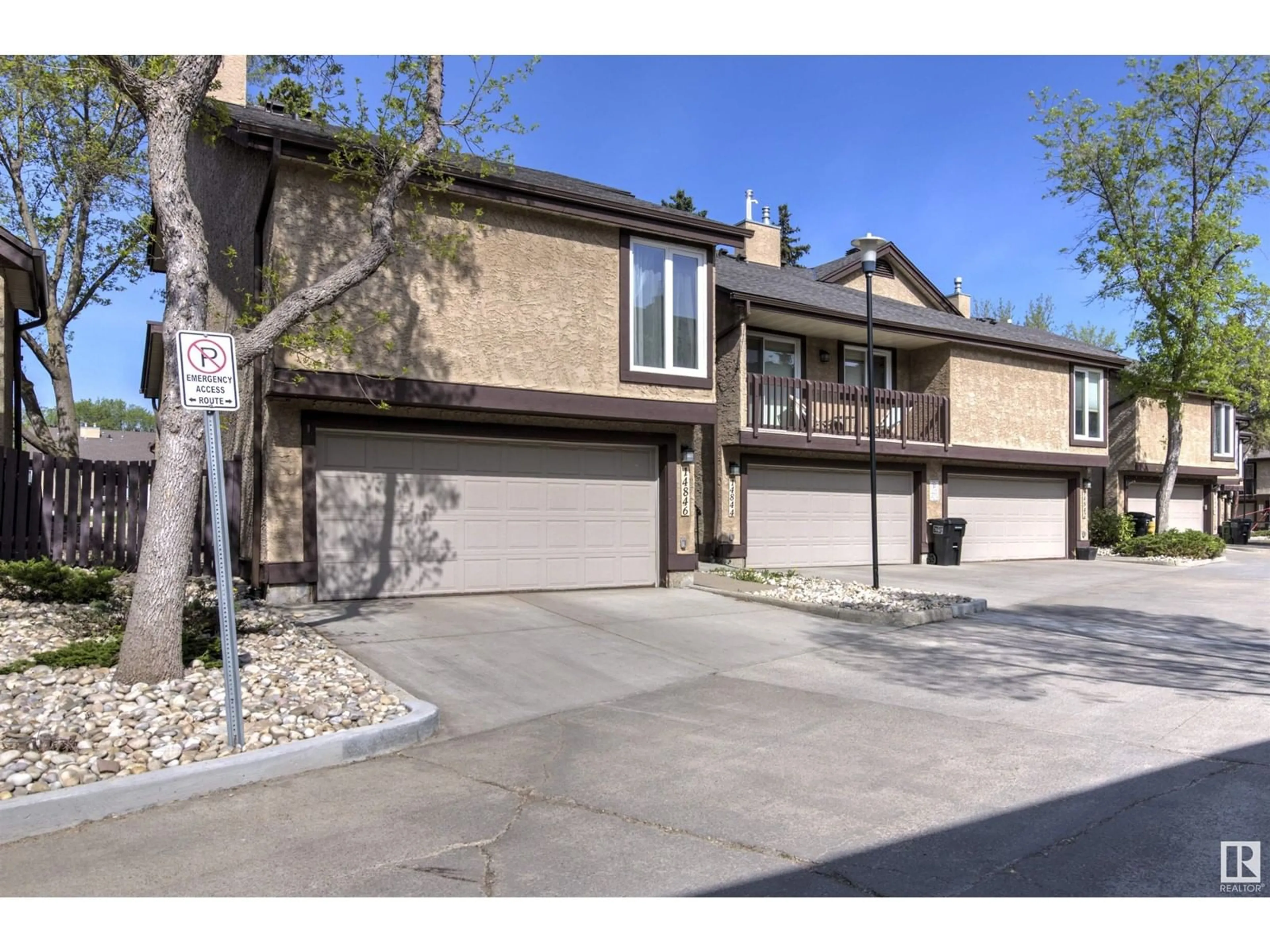 Indoor garage for 14846 43 AV, Edmonton Alberta T6H5S1