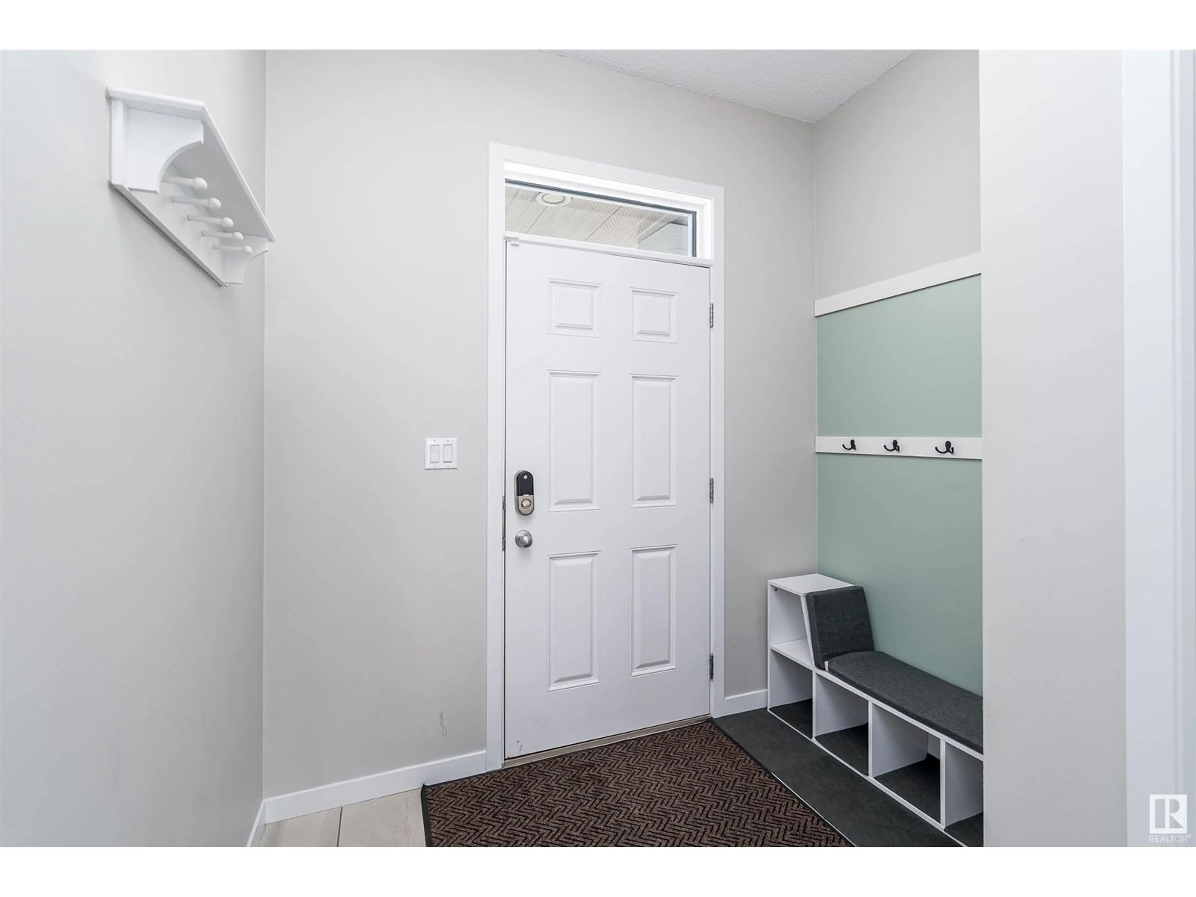 Indoor entryway for 7765 EIFERT CR, Edmonton Alberta T6M0W1