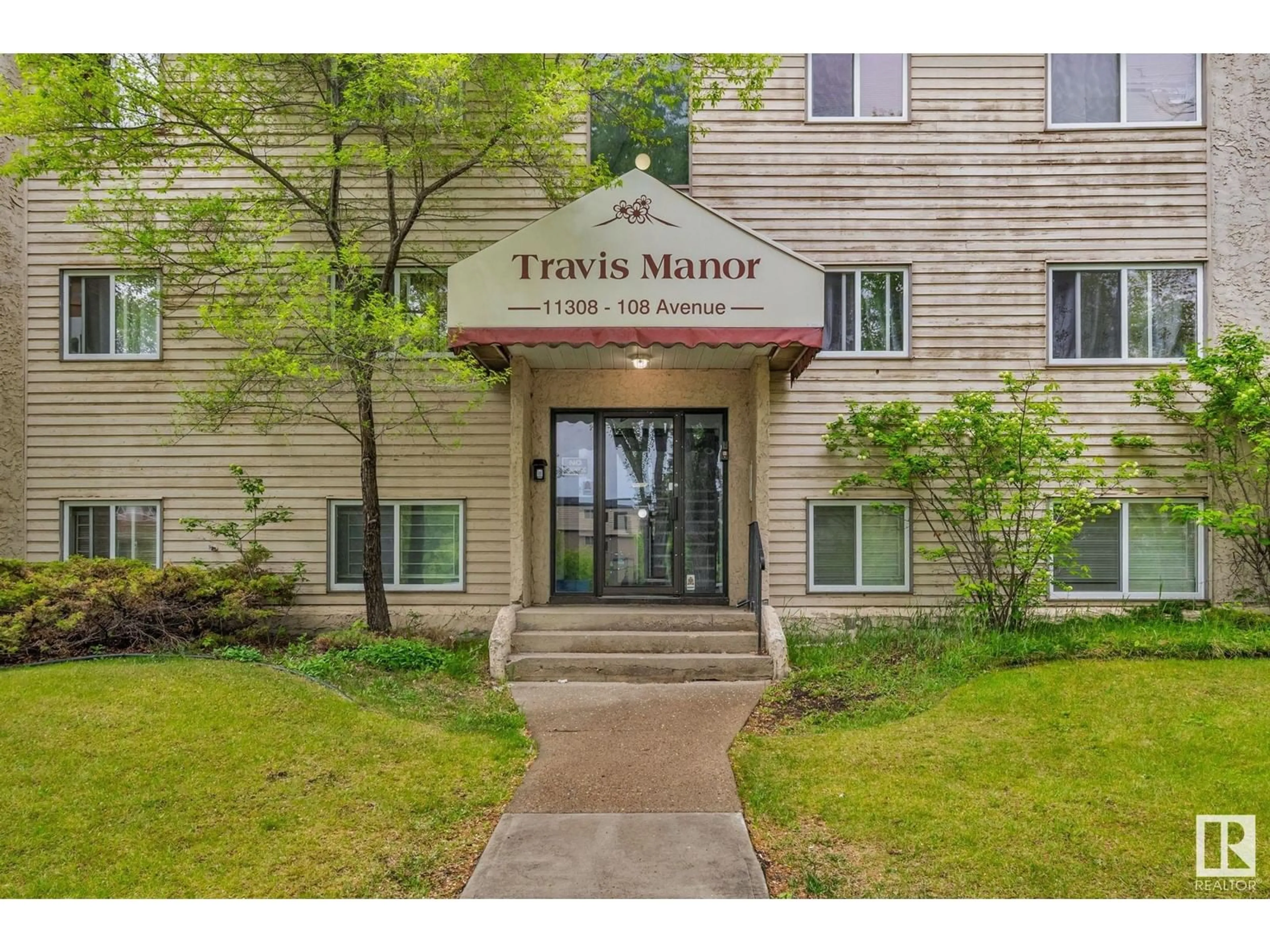 Indoor foyer for 302 - 11308 108 AV, Edmonton Alberta T5H1B6