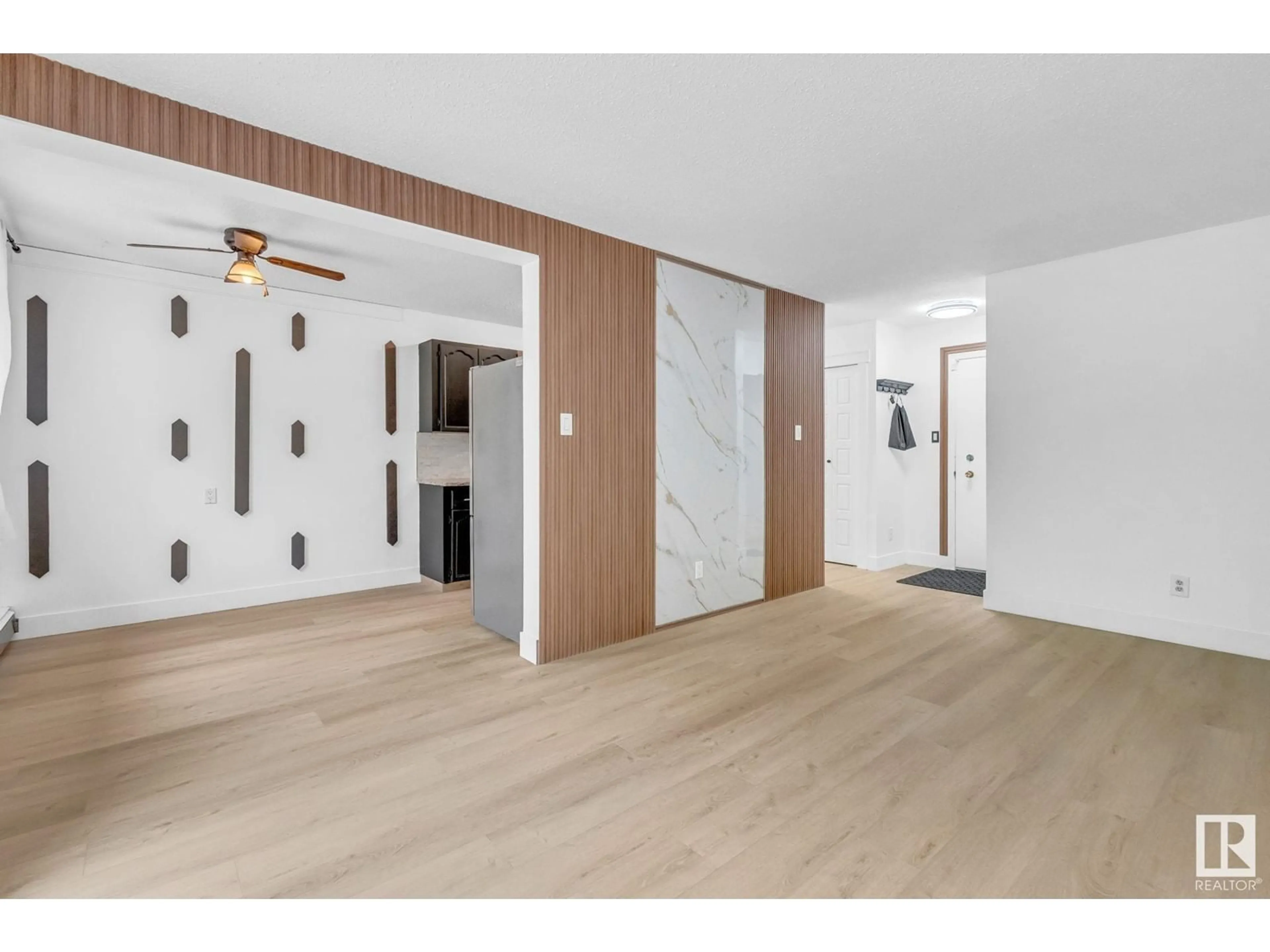 Indoor entryway for 302 - 11308 108 AV, Edmonton Alberta T5H1B6