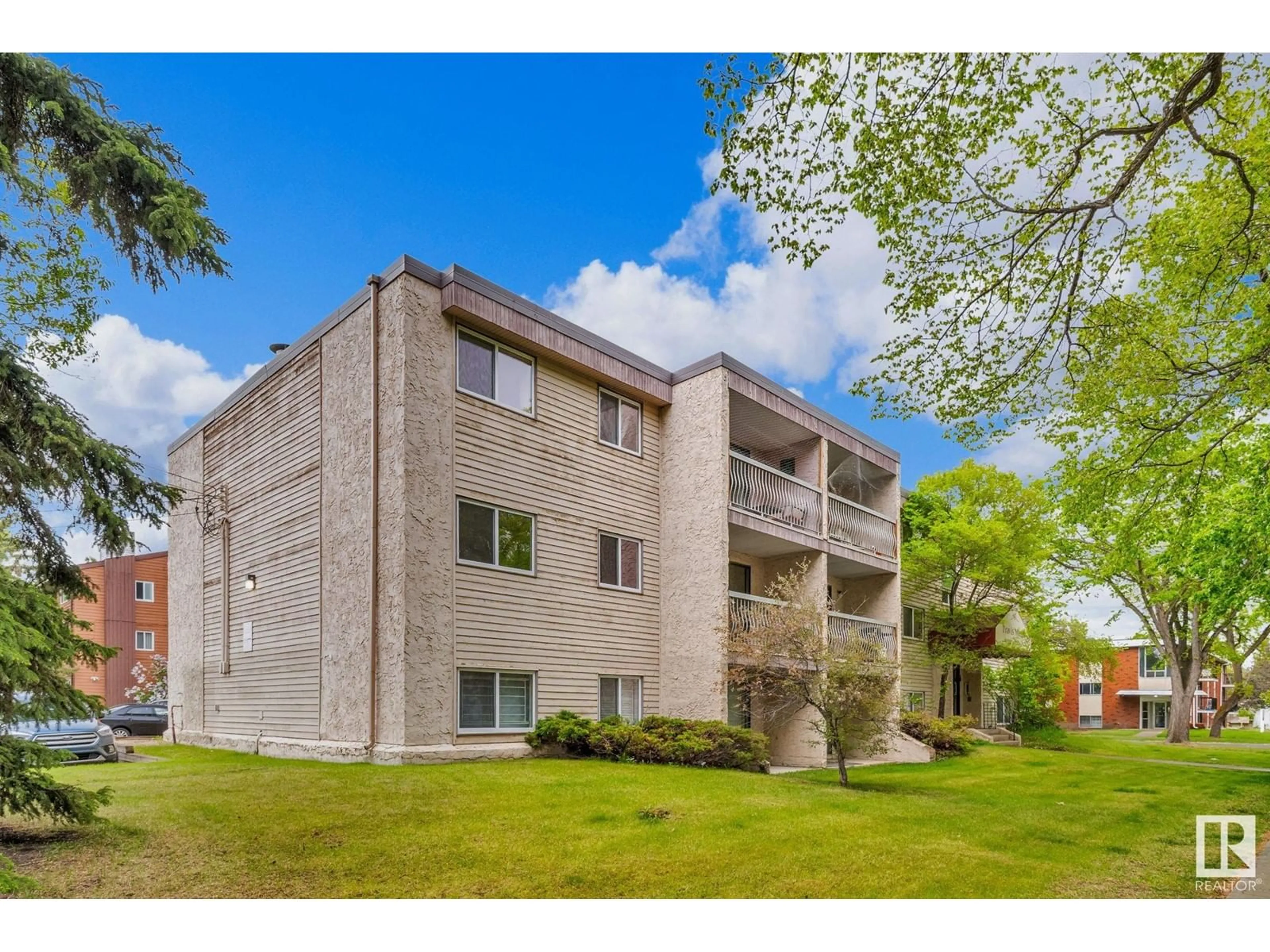 Unknown for 302 - 11308 108 AV, Edmonton Alberta T5H1B6