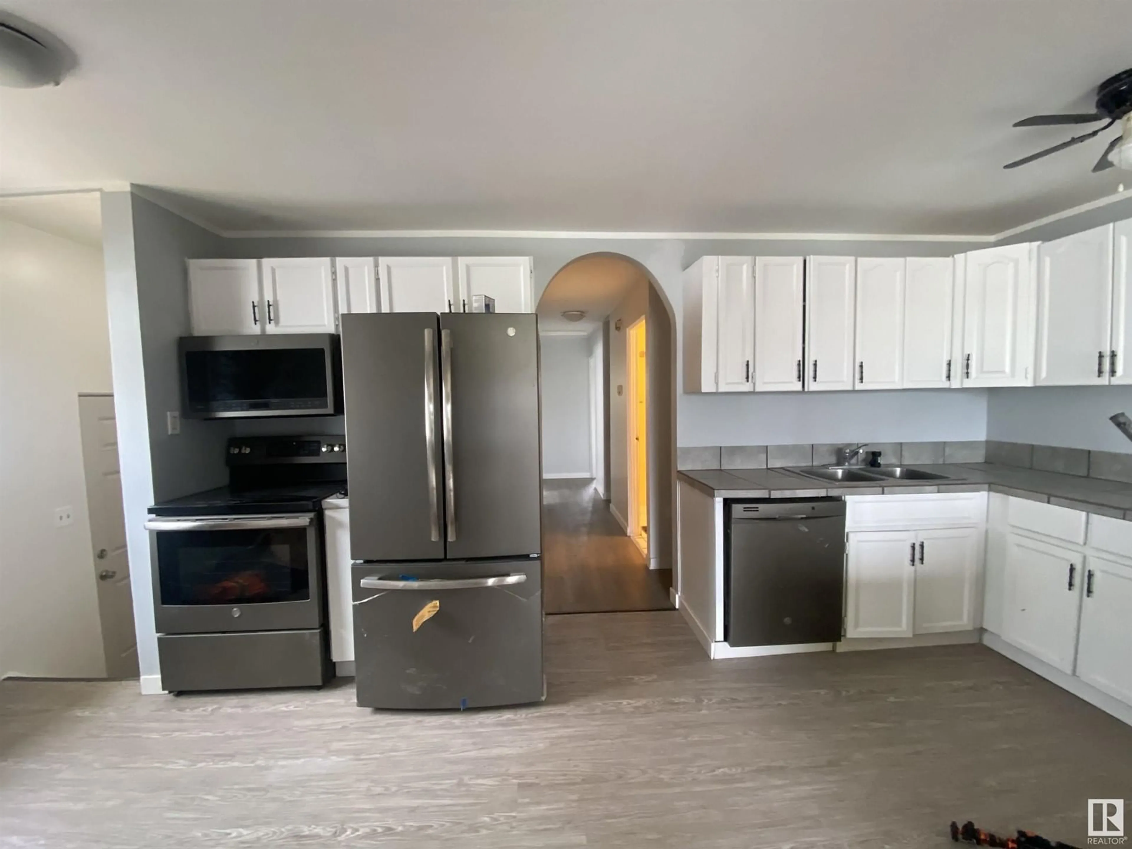 Open concept kitchen, unknown for 5814 49 ST, Tofield Alberta T0B4J0